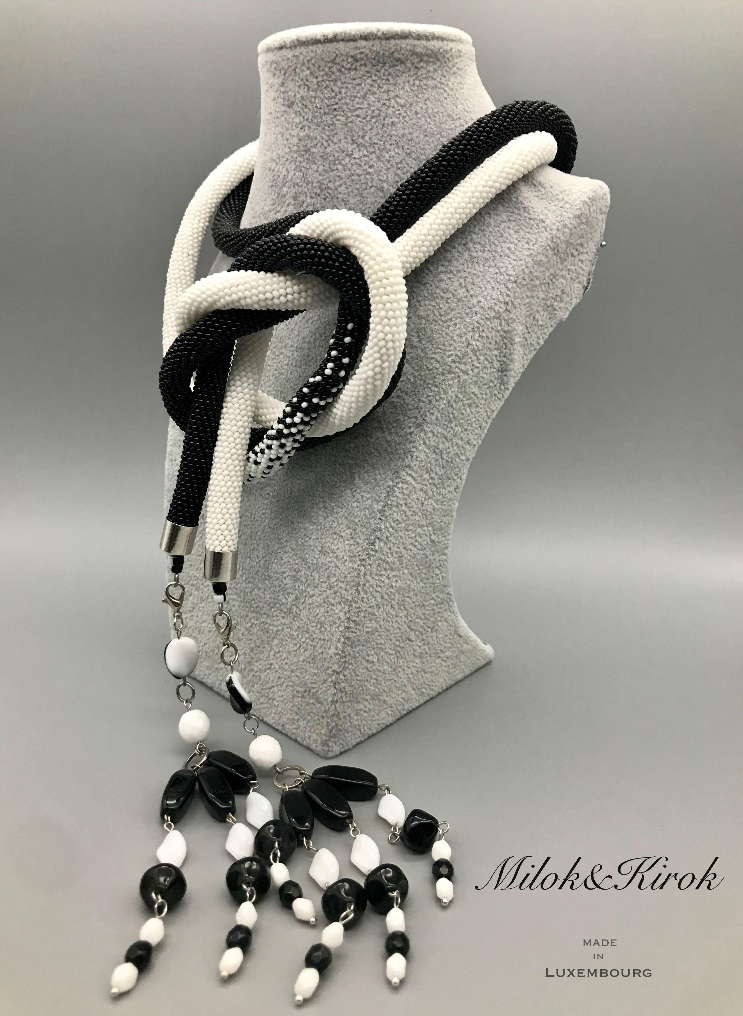 Lariat de perles tchèques. 160 cm. 2 couleur perles. Mannequins, design, decoration, handmade, photographe…