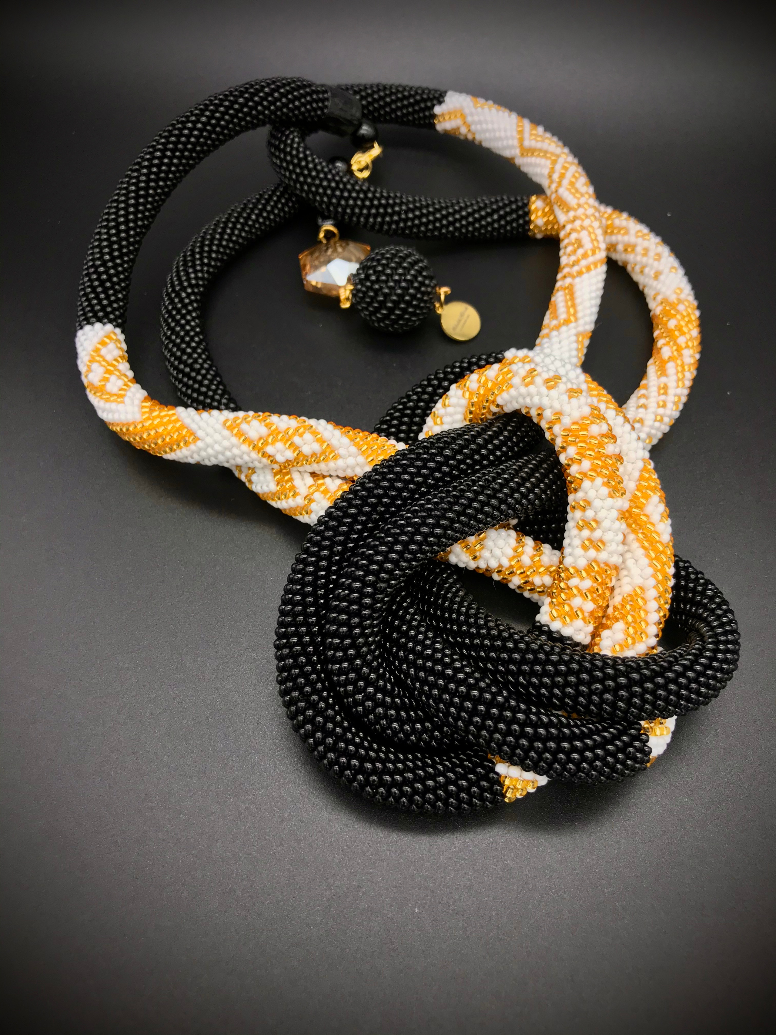 Bijoux pour cadeau. Milok et Kirok sont des gens positifs et réels. Nous serons ravis de v