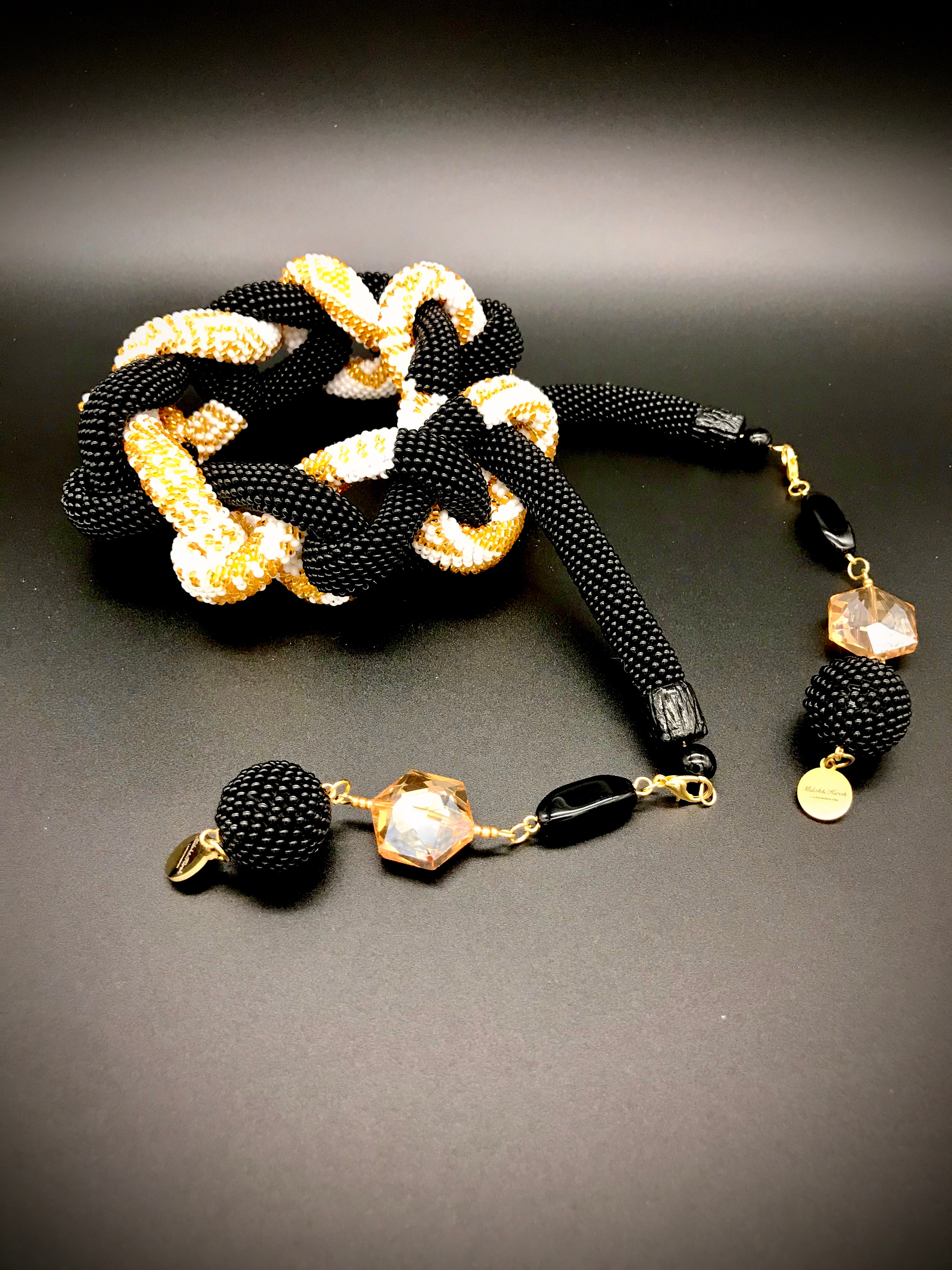 Bijoux pour cadeau. Milok et Kirok sont des gens positifs et réels. Nous serons ravis de v