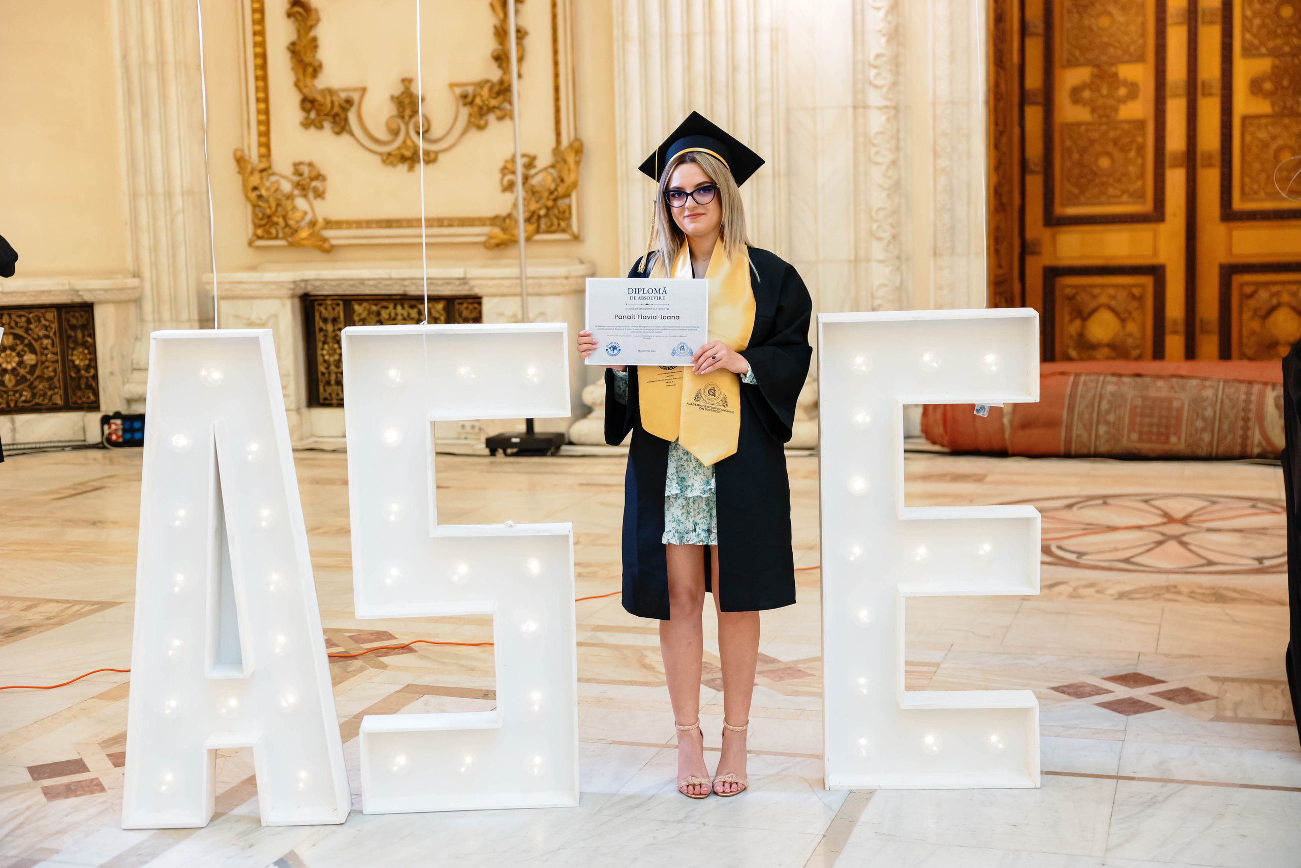 Festivitate de absolvire Universitatea ASE. MDimaFotoStudio. Fotograf de nuntă, evenimente private și de familie