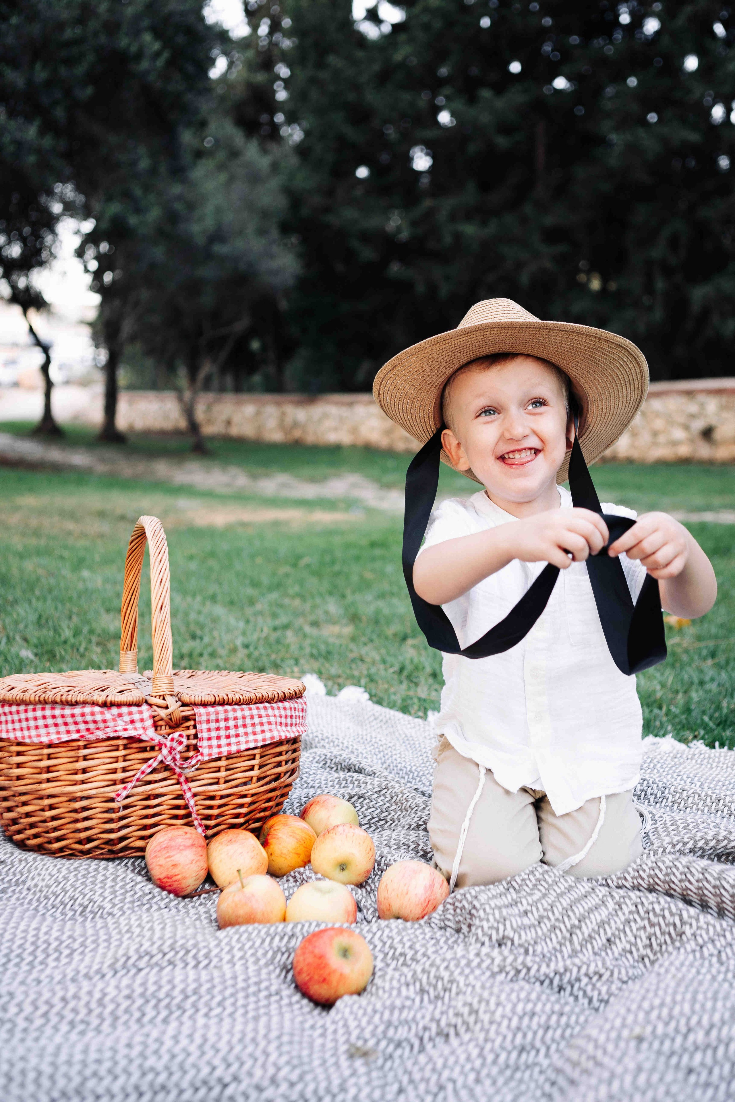 COZY PHOTO SESSION WITH A SWING. Https://shi-photo.com/