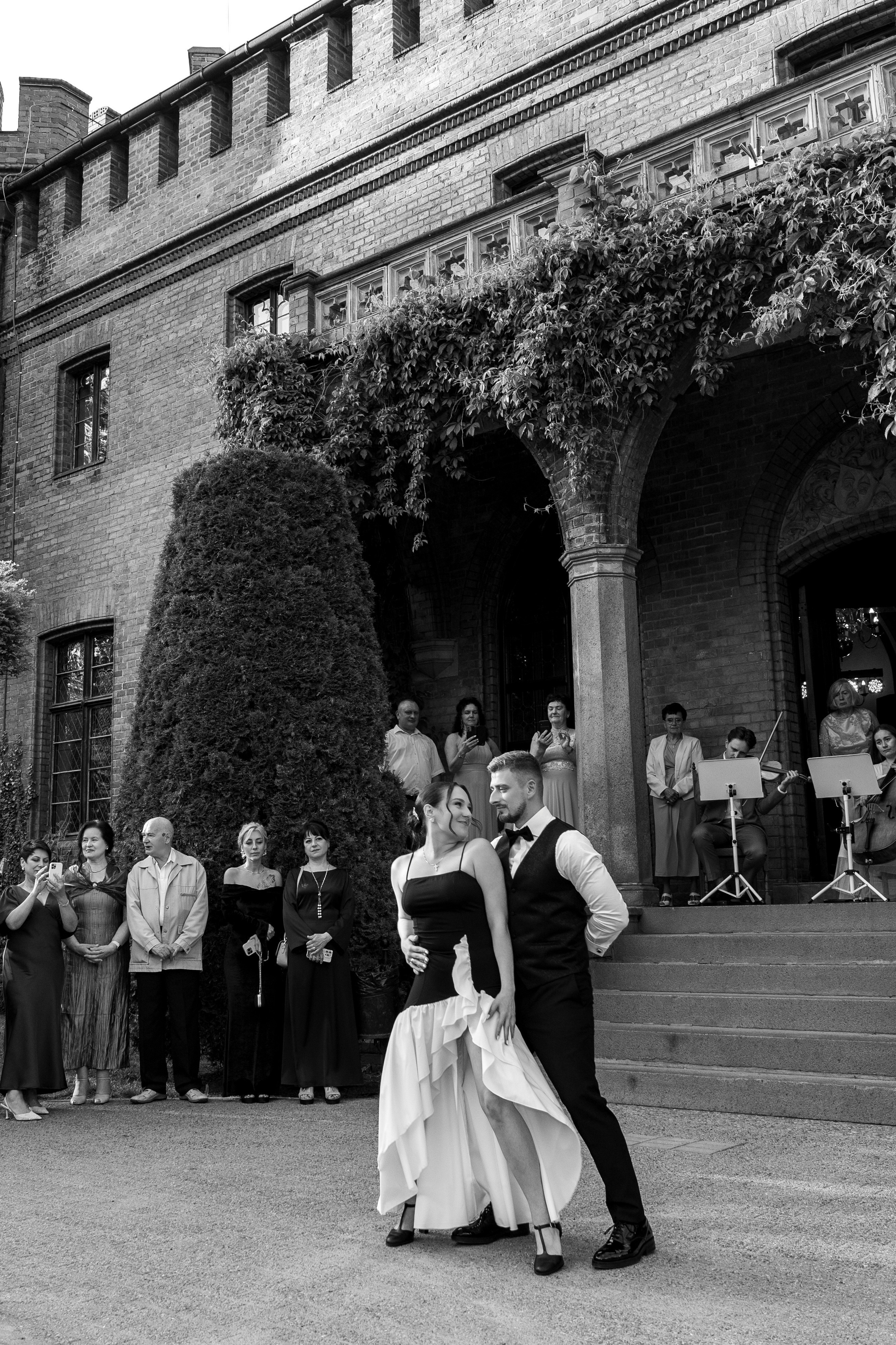 E&N: Zamek w Rzucewie. SL Wedding Photo — Editorial, Elegant & Timeless Wedding Photography in Poland and Across Europe