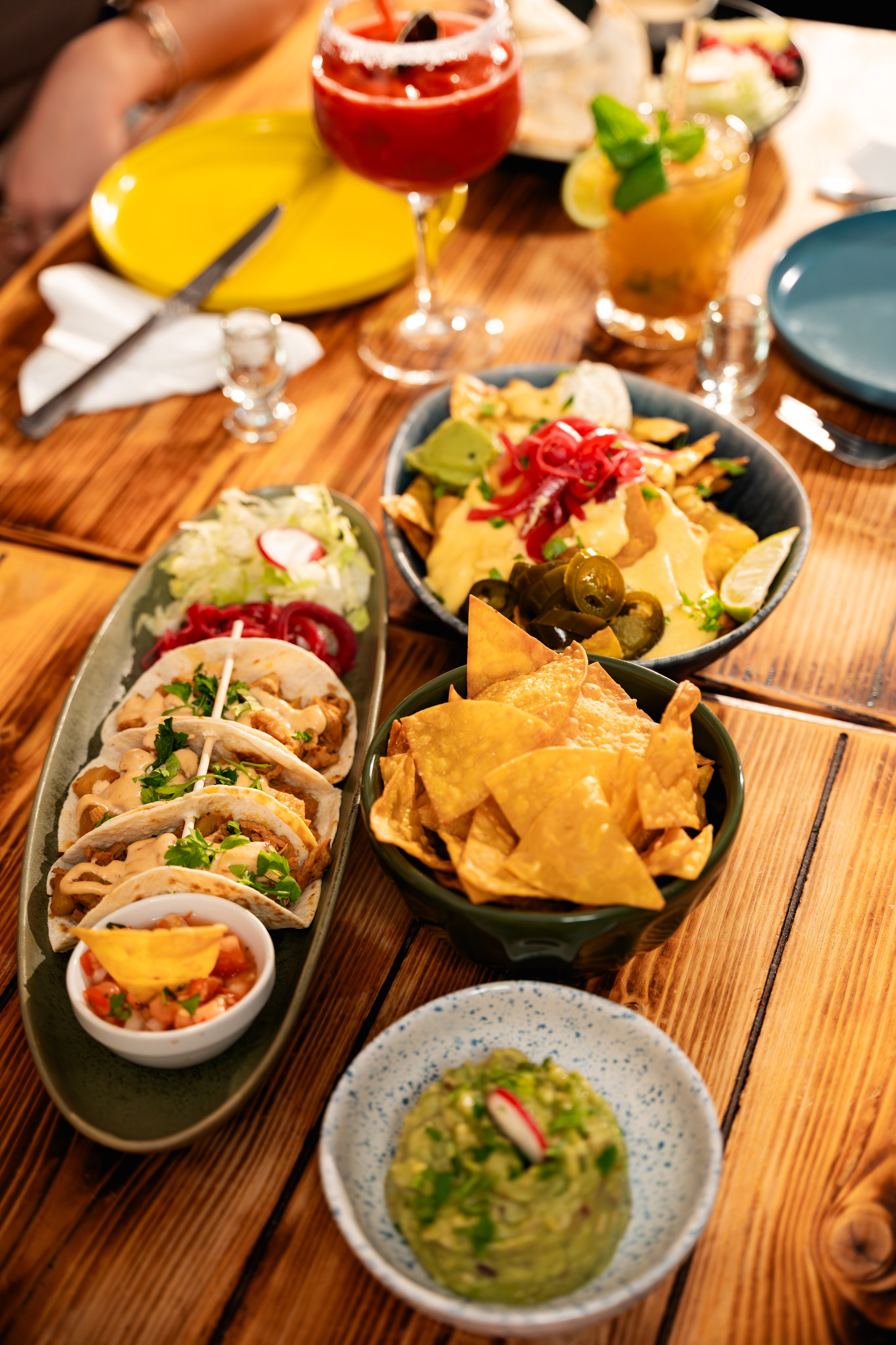 RESTAURANTES — GUAKA FARO. Forma Studios