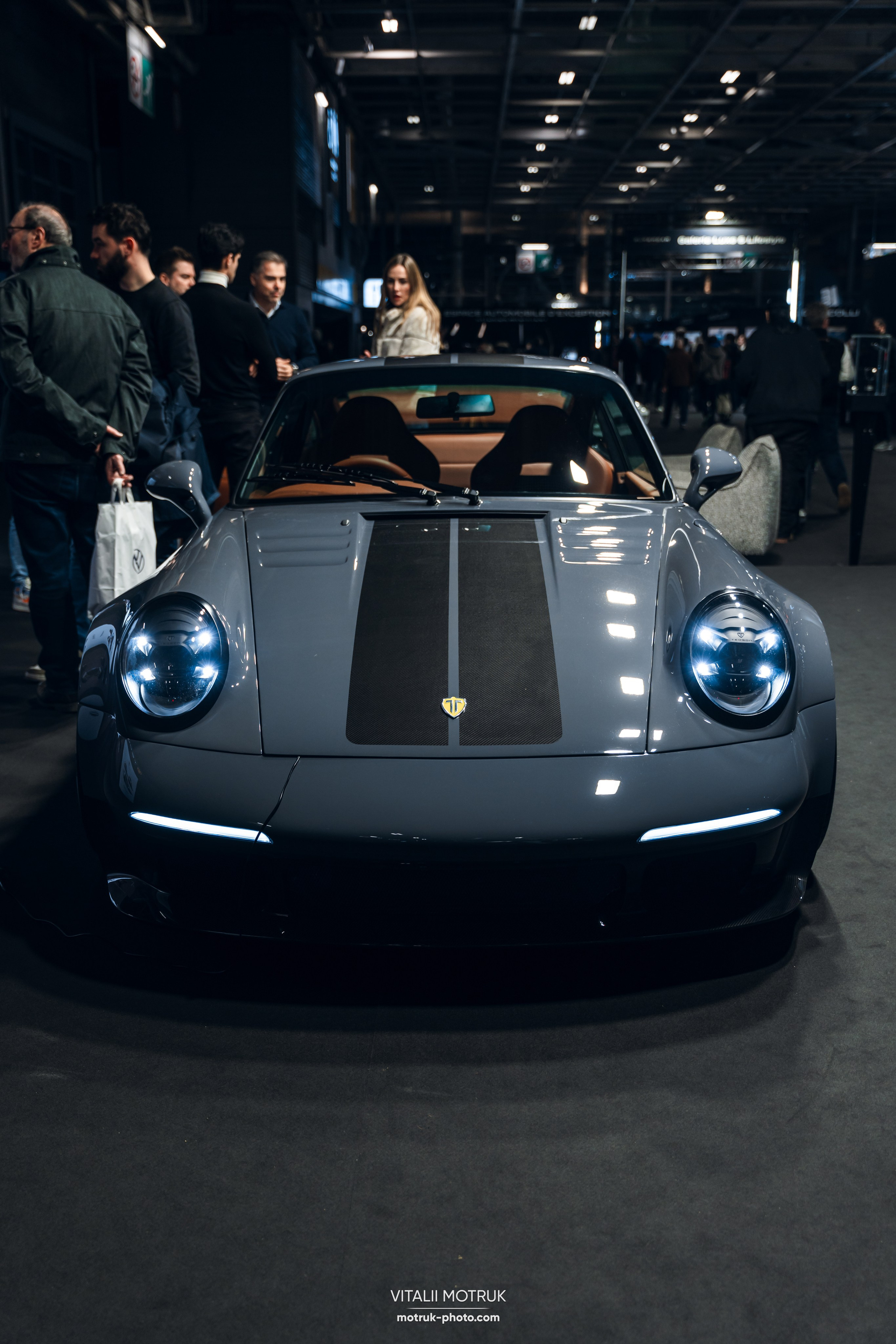 Retromobile 2026. Photographe de voitures à Paris — Vitalii Motruk