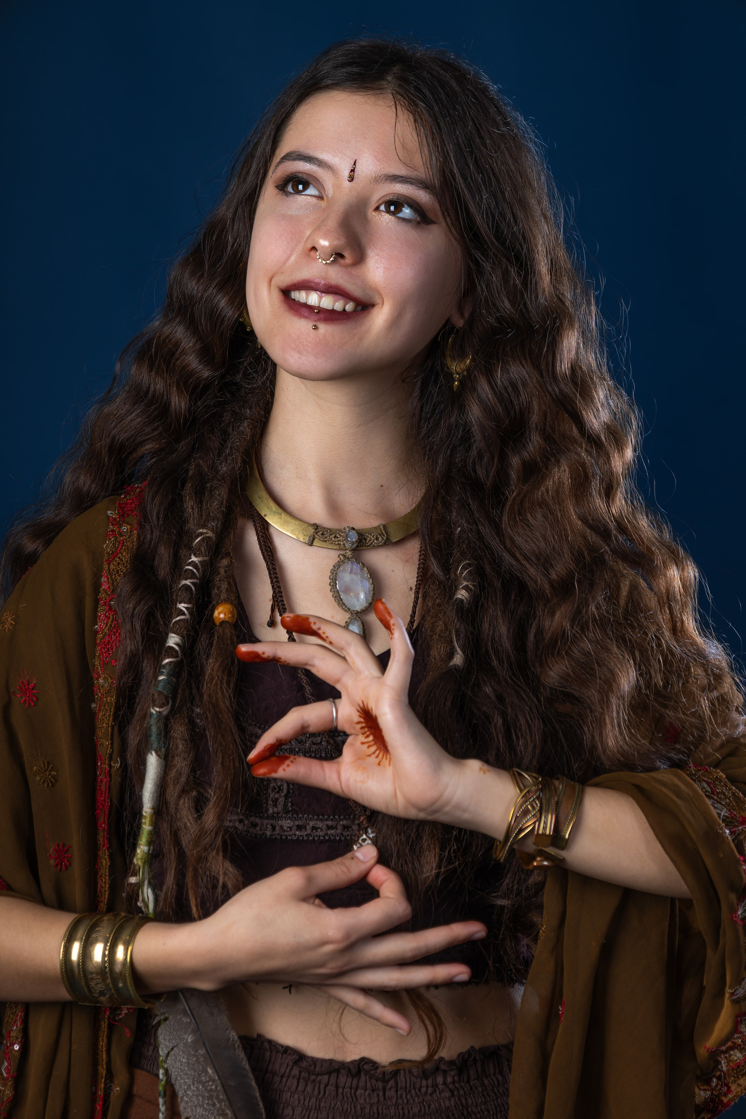 Alma A. Fotograf. Lucrez cu oameni, produse și spații. Portret și fotografie creativă. Bacău, România. Lidia Savinoiu