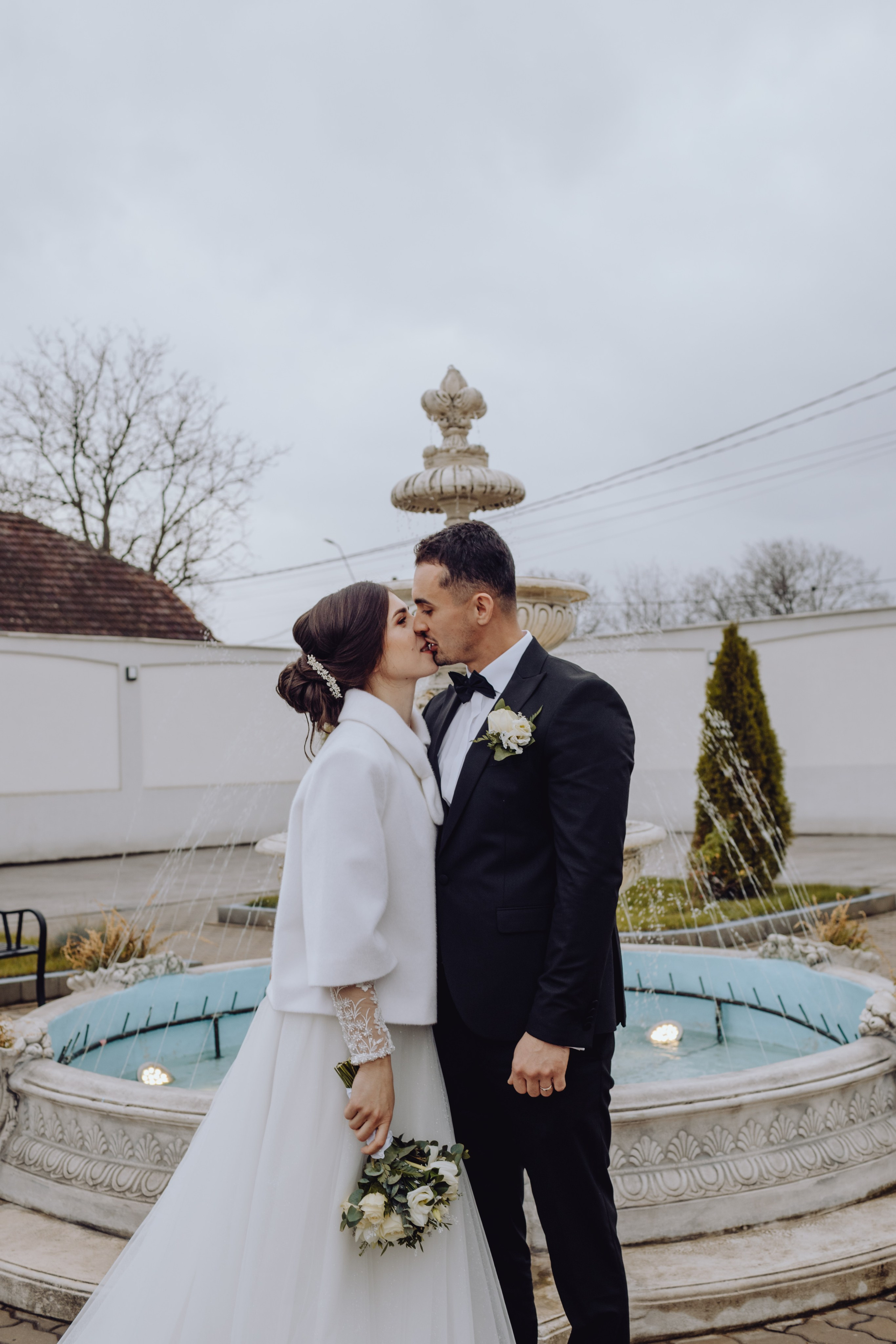 Adi & Angela. Wedding & couple photographer from Romania Rut Vetan