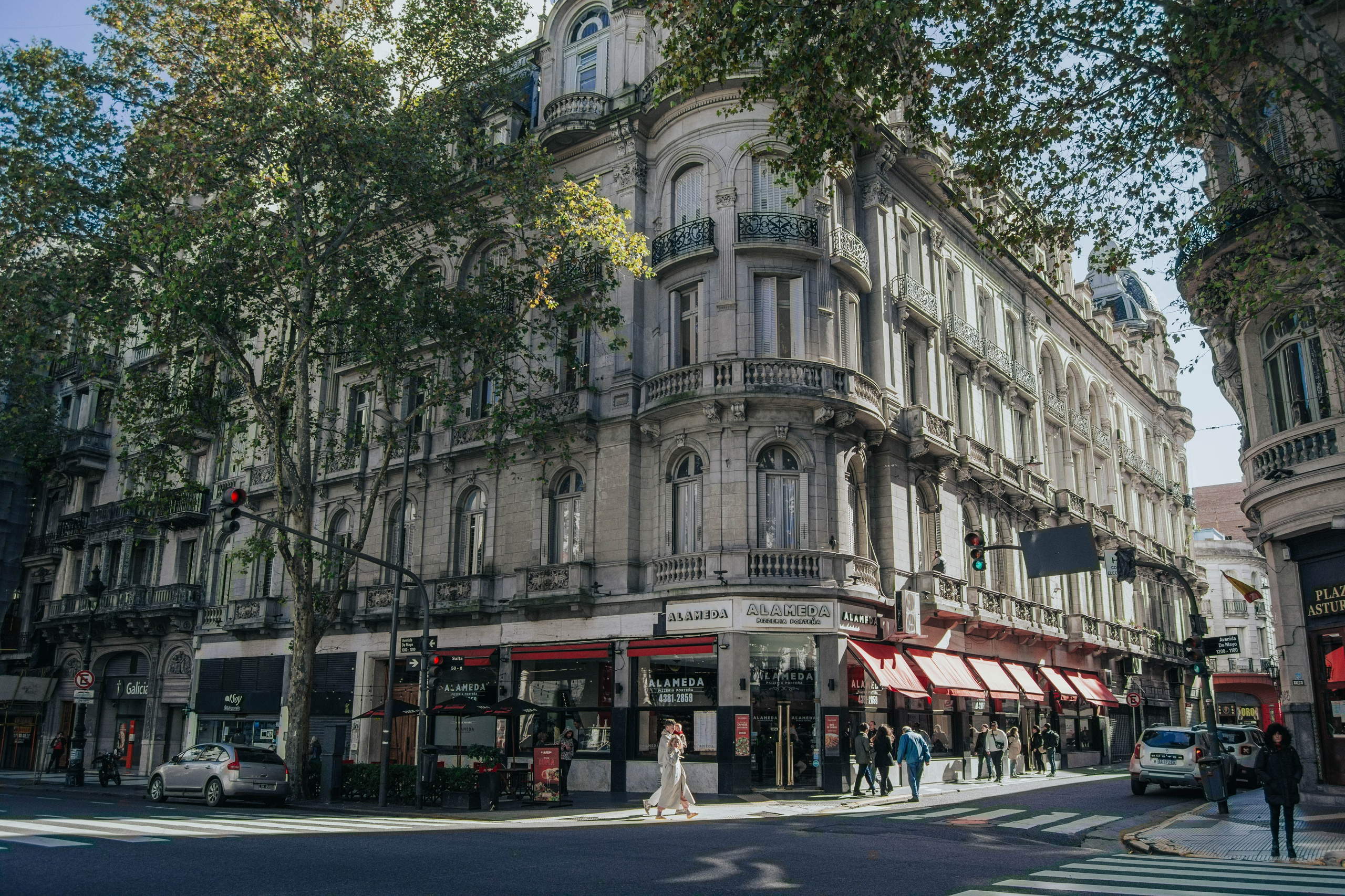 Family photo shoot. Buenos Aires. Photographer @elmirkami in the city of Buenos Aires