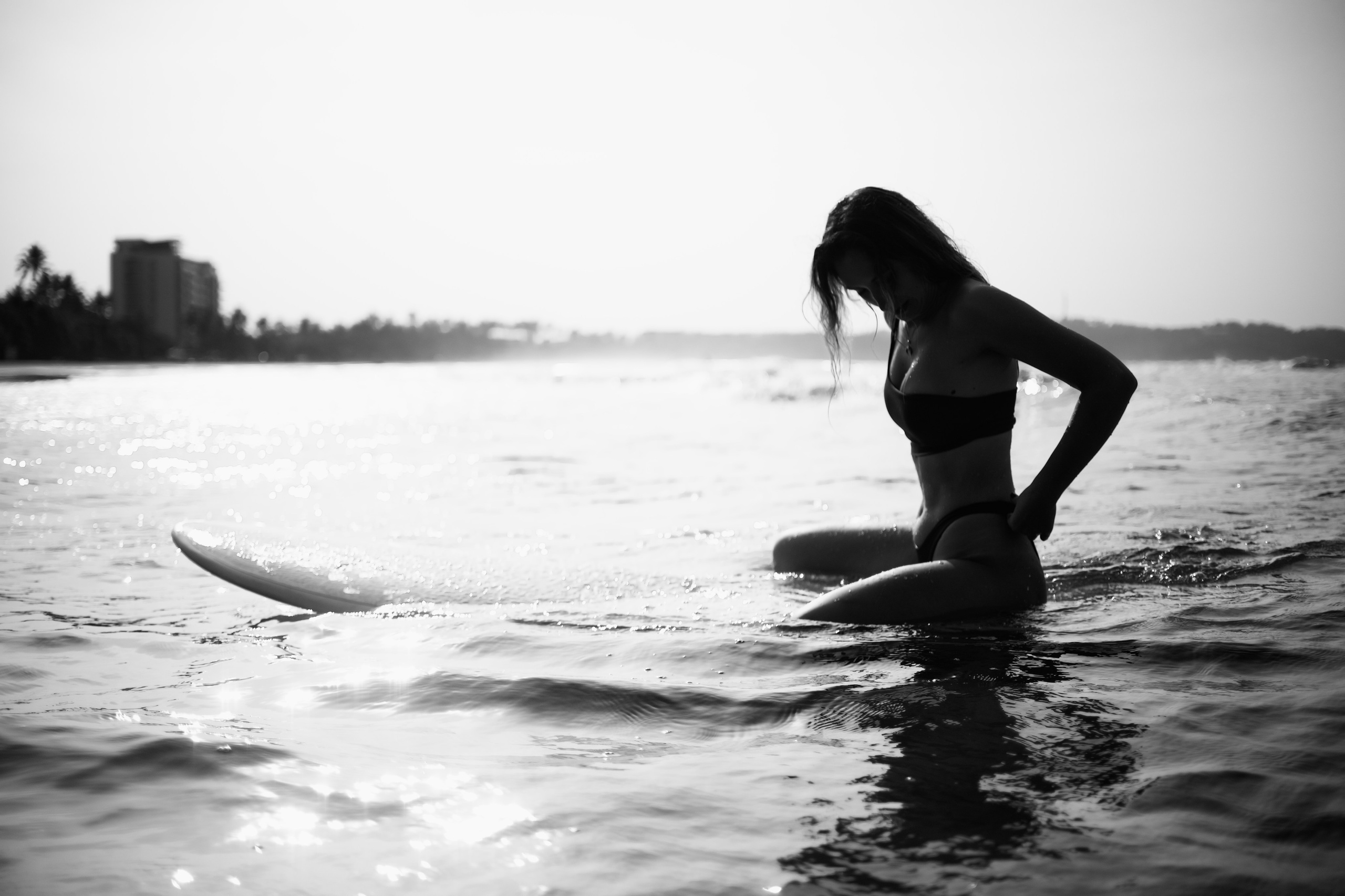 Photoshoot with a surfboard | BW