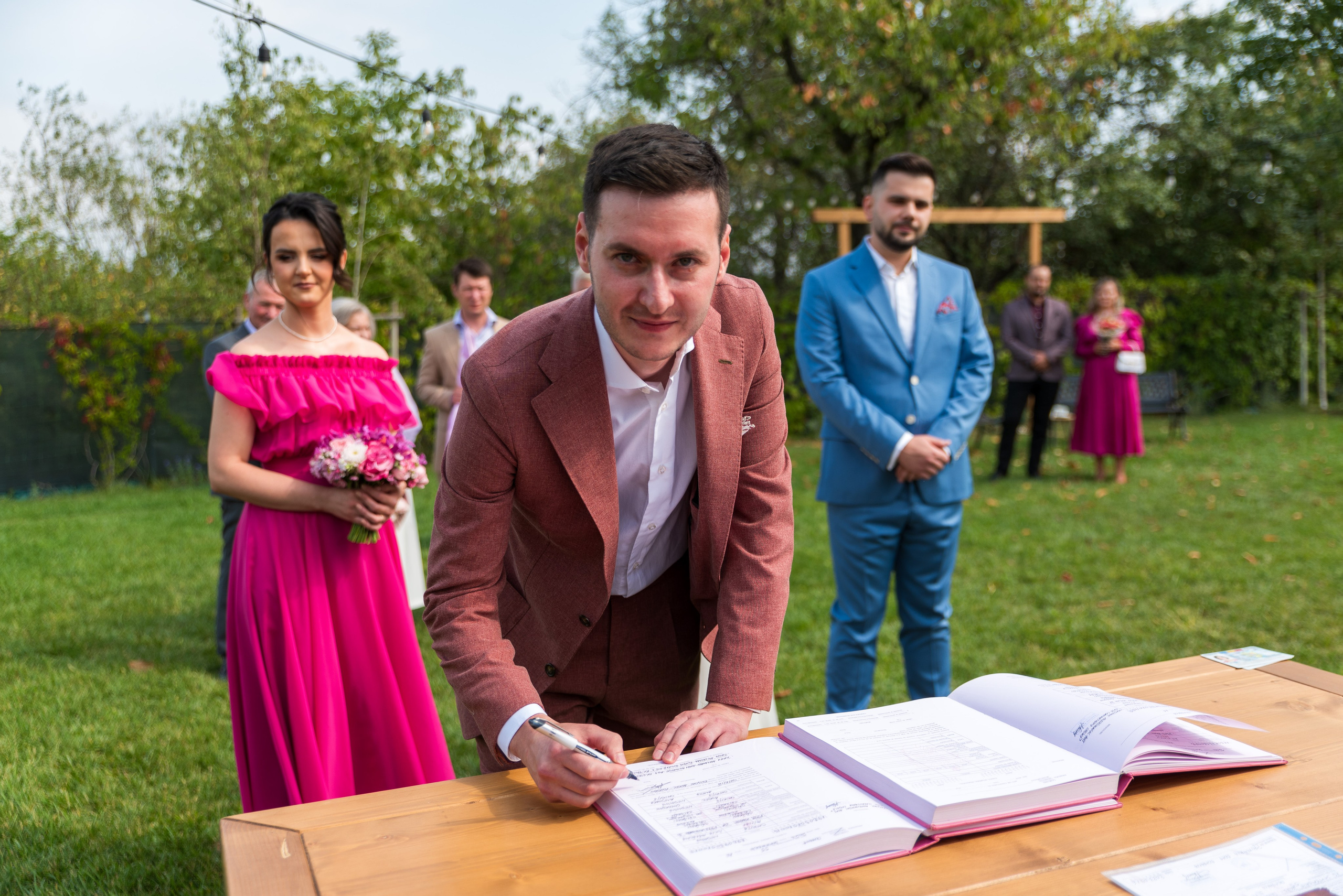 Cununie civila, fotograf cununie civila bucuresti, fotograf stare civila, cununie la Comana, Blissful Garden, fotografii de la cununie, fotograf de nunta, Gradina Blissful Garden, fotografii nunta de la starea civila, pozing mireasa, obiceiuri, fotografie profesionala nunta