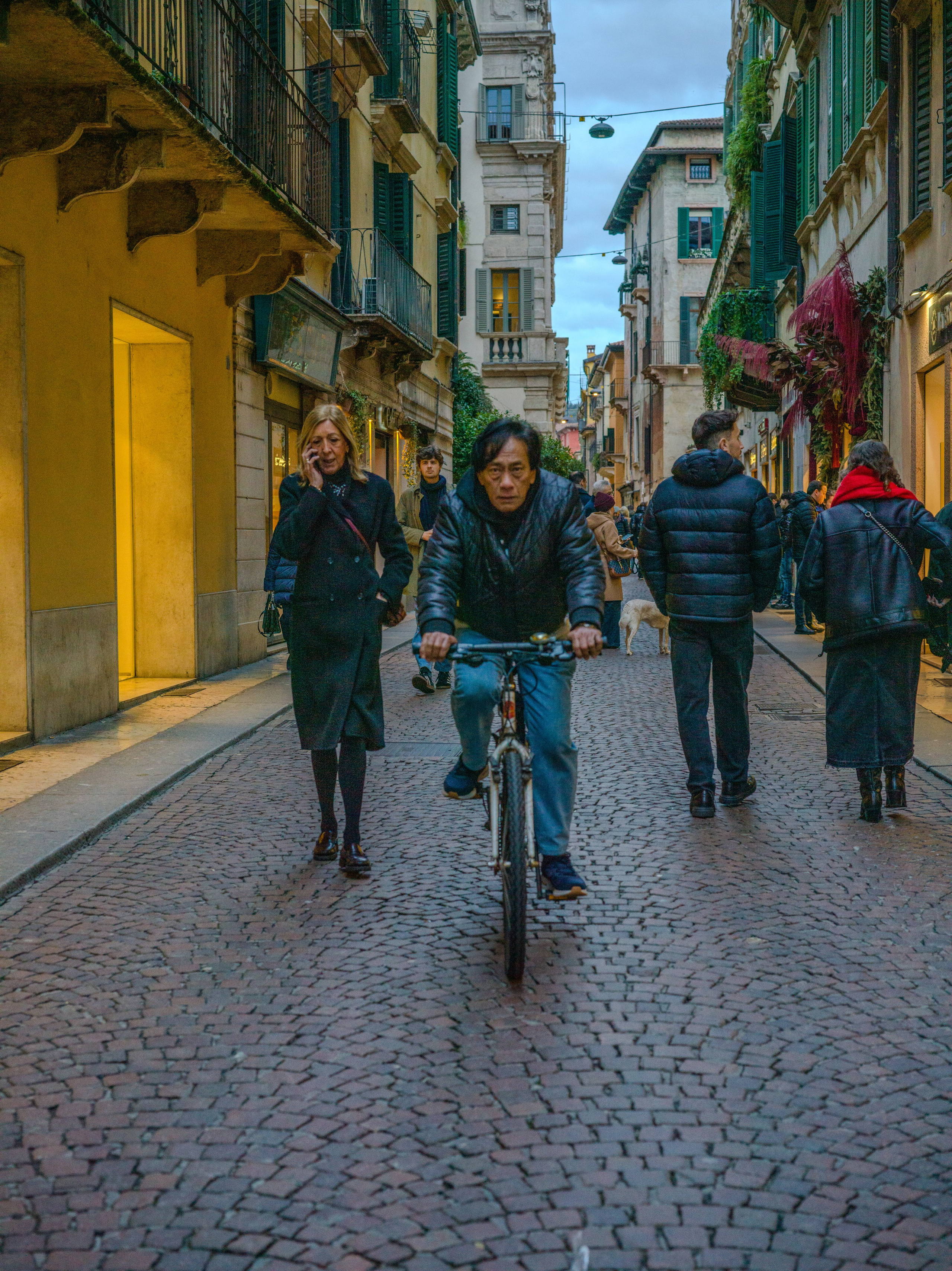 Уличная фотография в Италии | Street photo Milano, Verona, Como. Ale Kor — Фотограф в Италии | озеро Комо, озеро Гарда, Верона, Доломиты