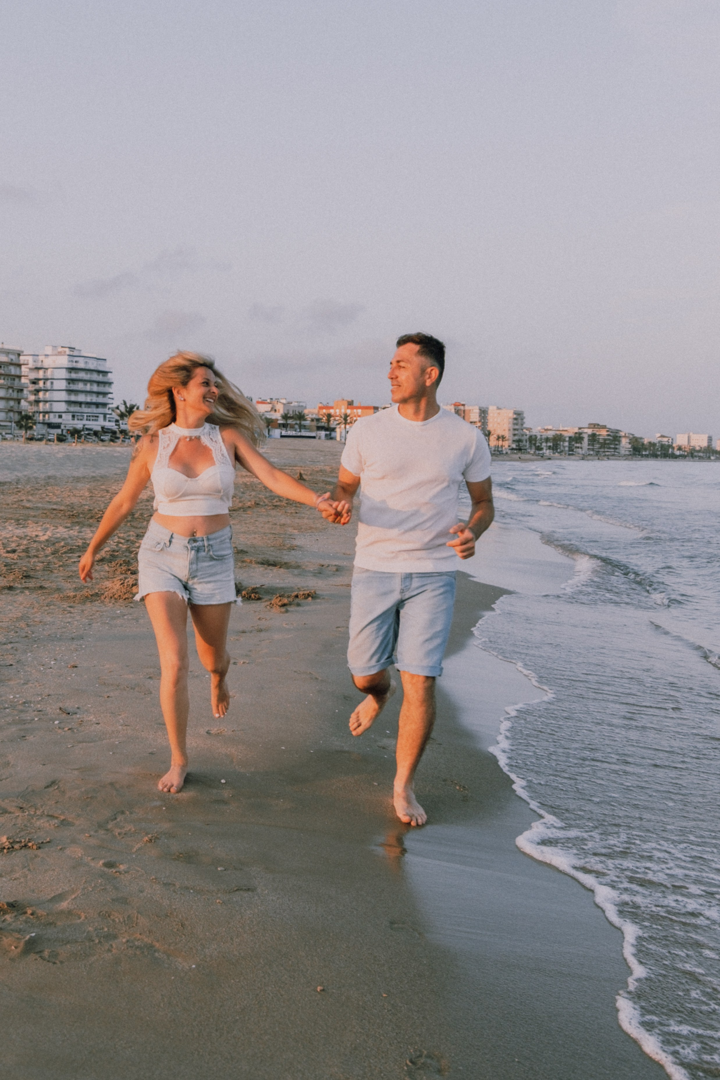Sesión familiar en la playa. Fotografía profesional en Calafell - Elena Medvedeva