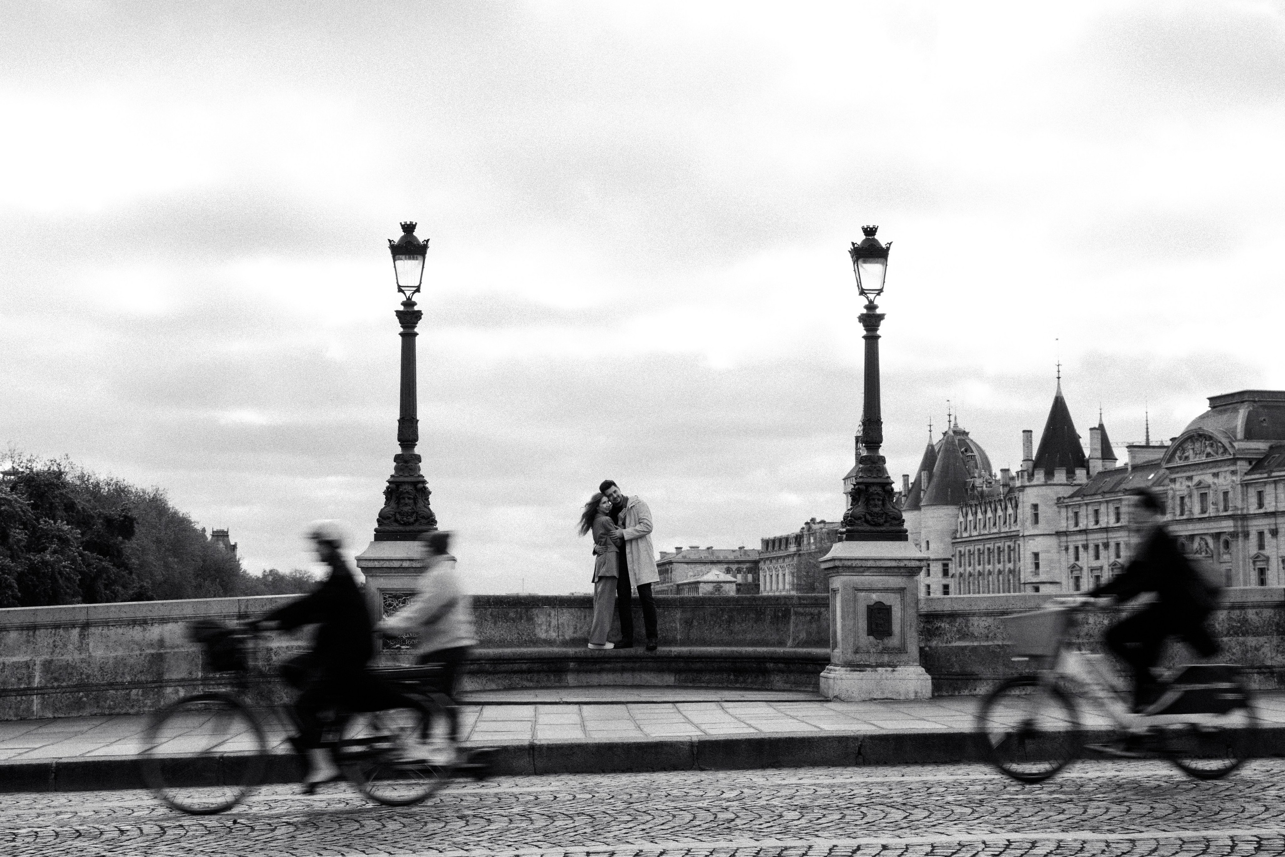 Couple Photo Walk in Paris — Romantic Lifestyle Photography. Paris Wedding Photographer