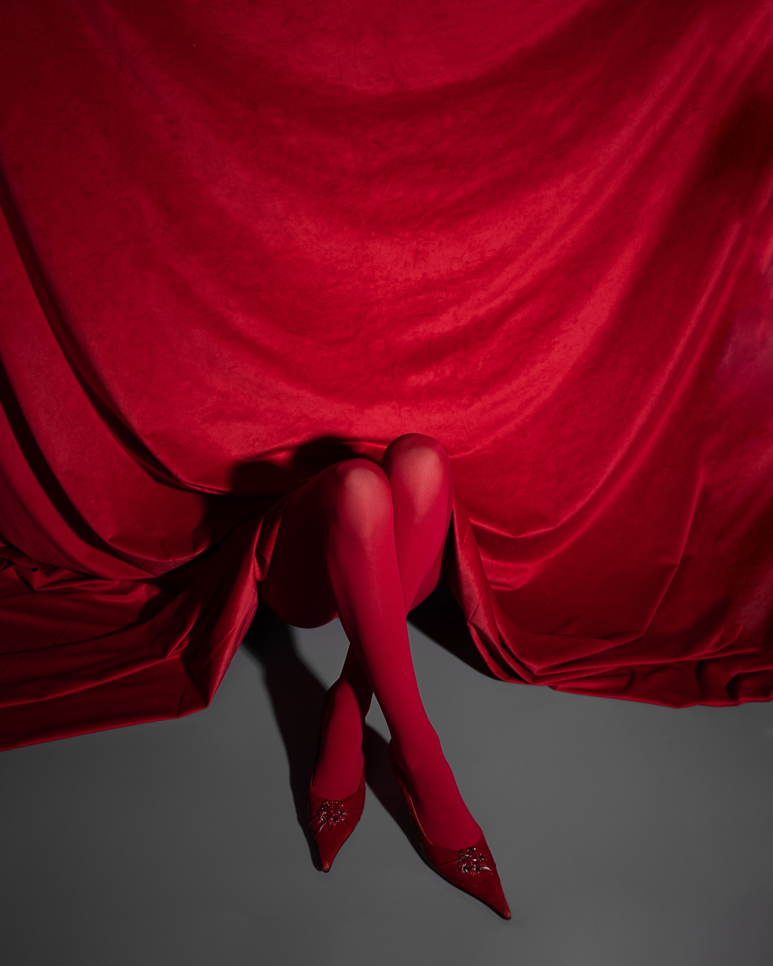 Lady in red. Professional wedding photographer in Copenhagen, Denmark — Julia Byron