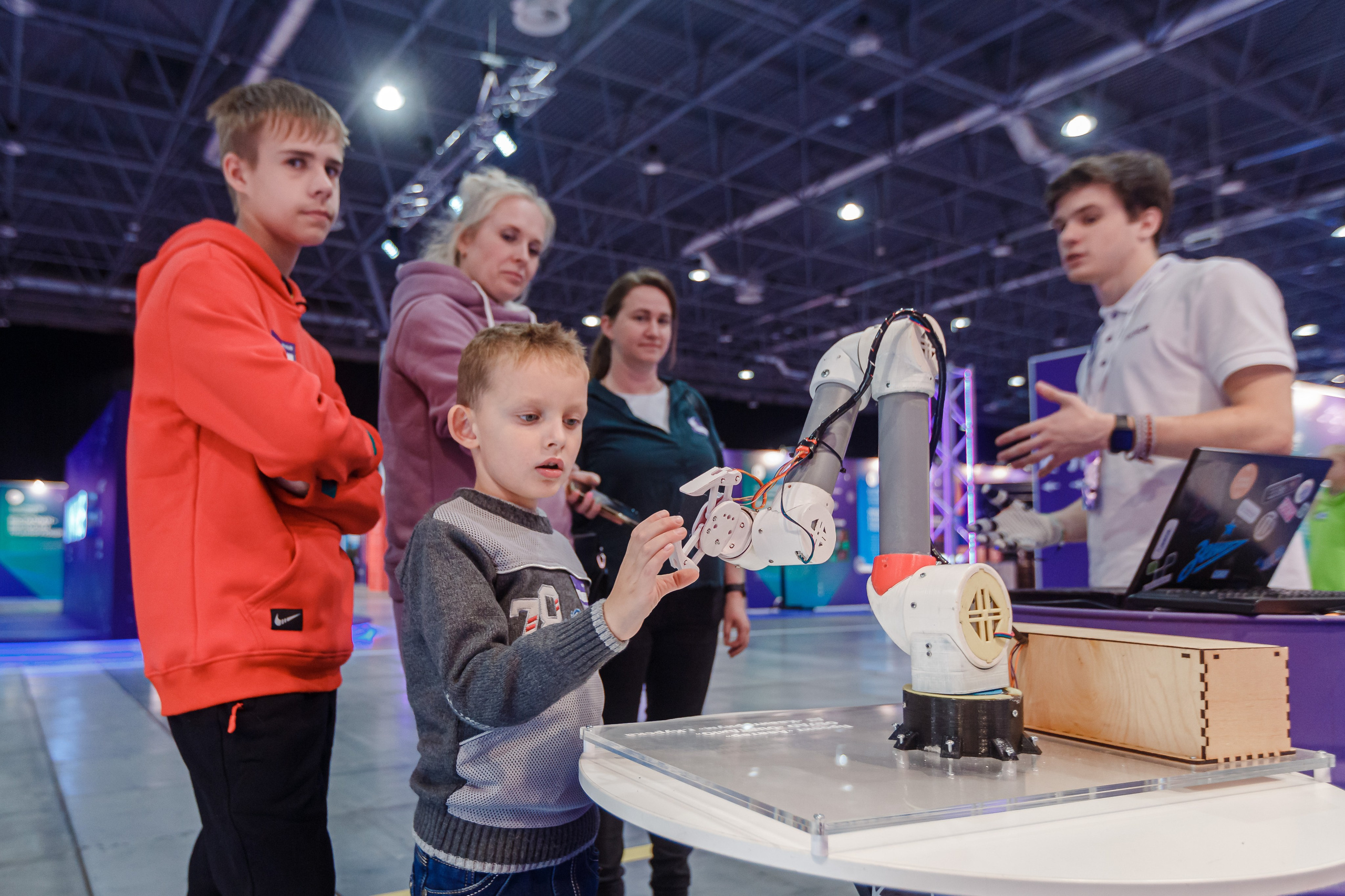 Conferencias. Fotógrafo de retrato, familia y reportajes en Valencia | España | Europa Vitalii Lumier