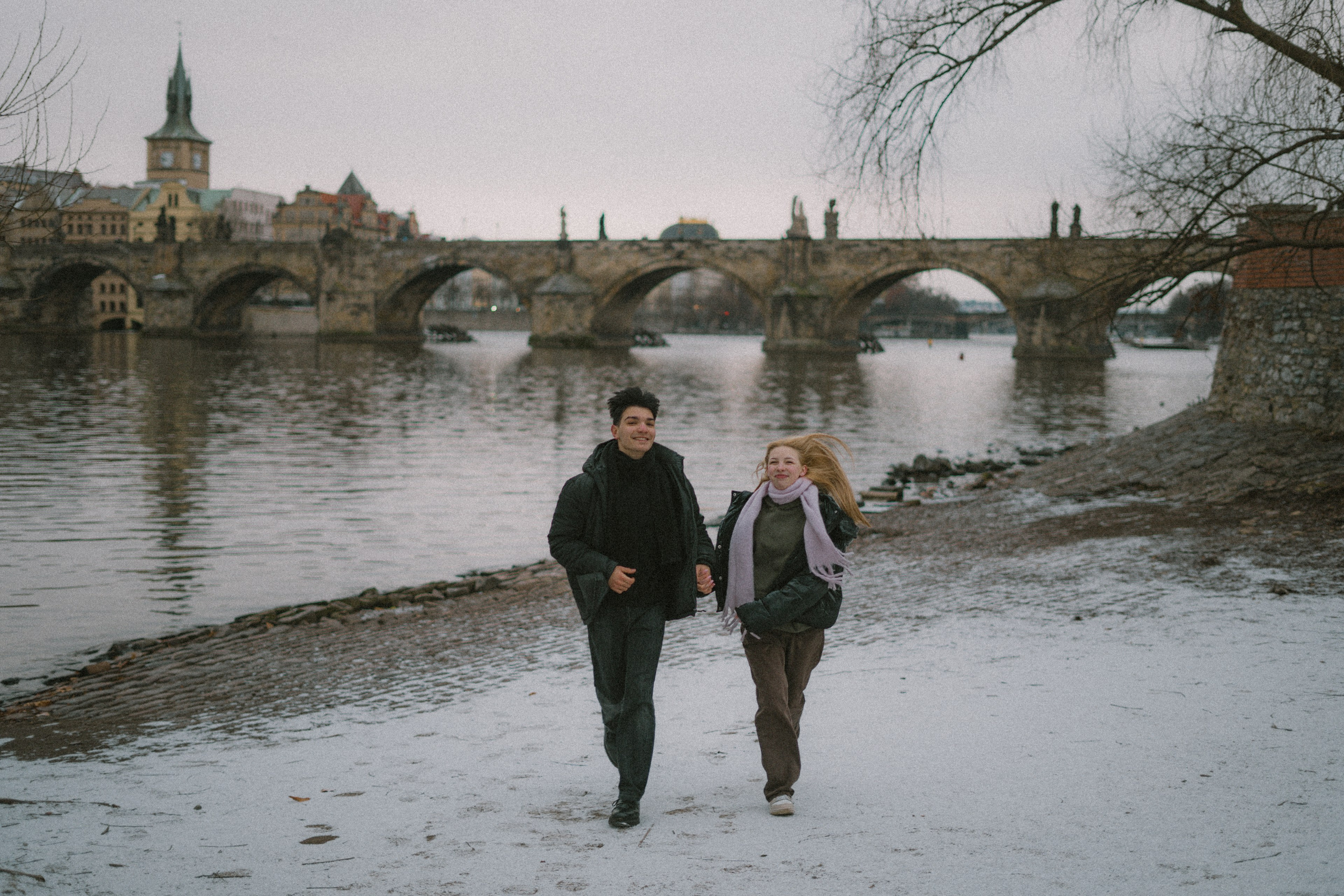 Příběhy z pražských uliček. Jana Holubová | Svatební, párová a rodinná fotografka v Praze
