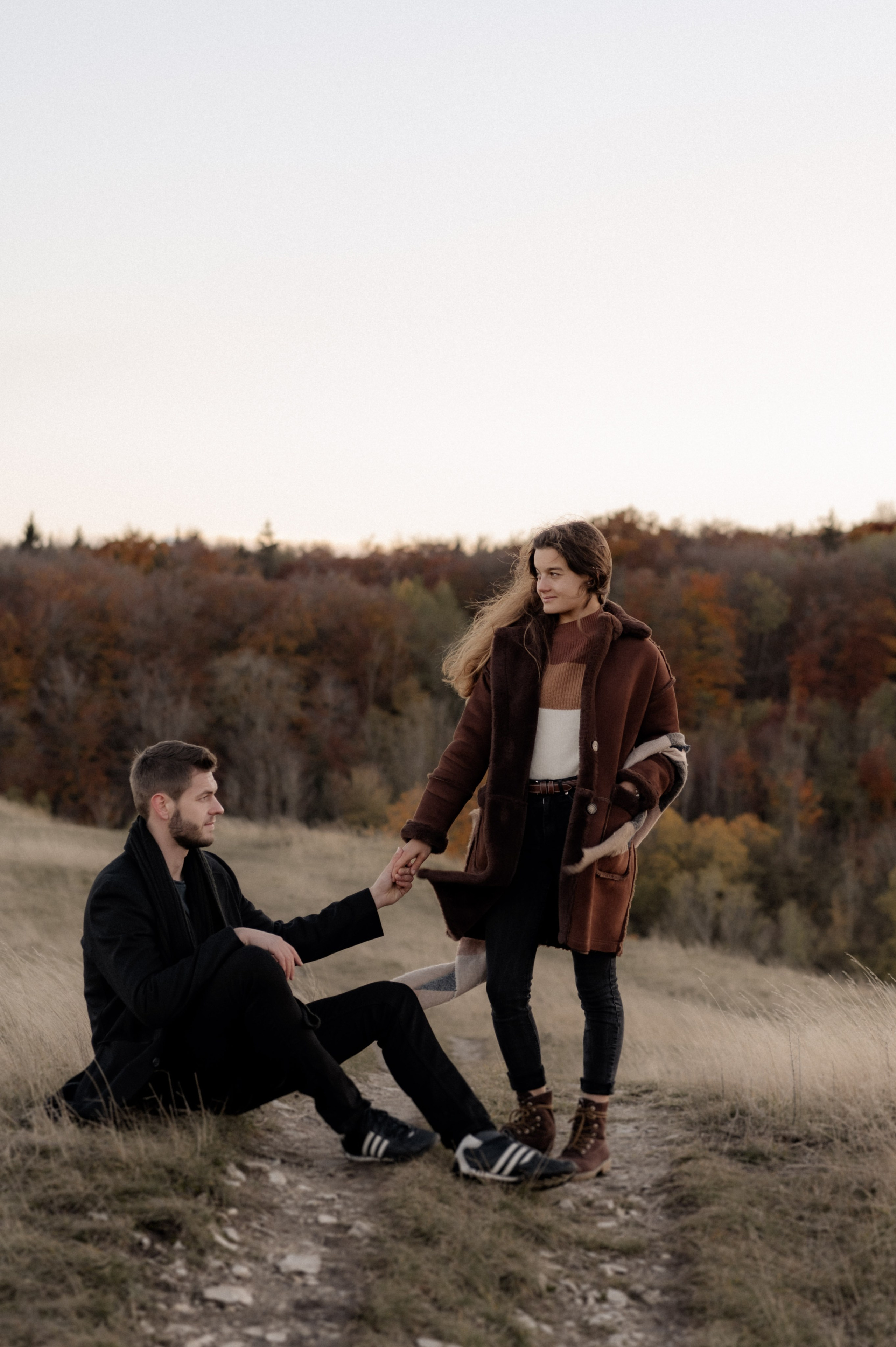 Wenn der Wind flüstert | Paarshooting am Gelben Berg. Photographer in Nuremberg Irina Mehnert from Ansbach
