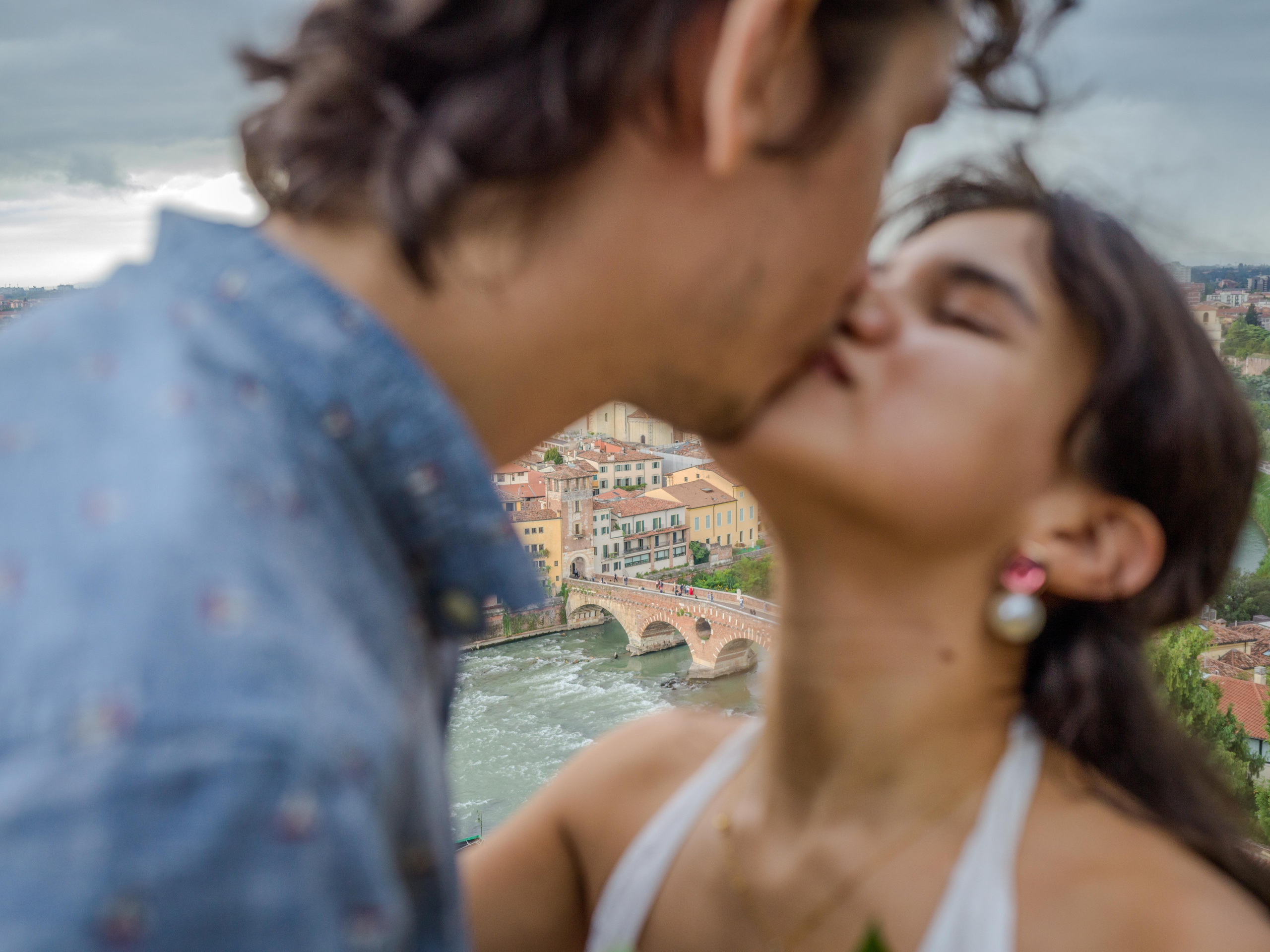 Proposal photos with Verona landmarks: Castel Pietra, Ponte Pietra, Teatro Romano.