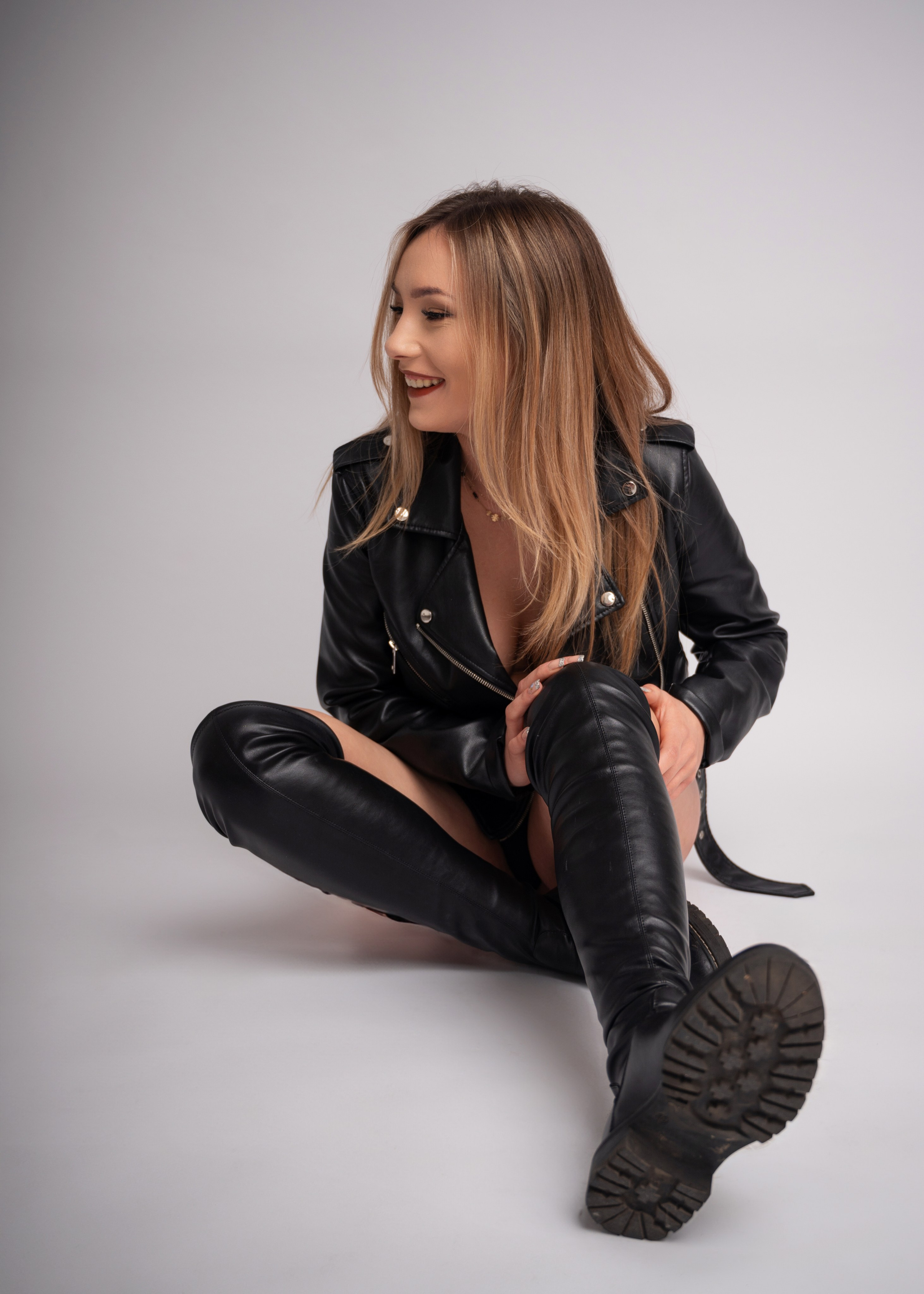 Women Portraits. Home