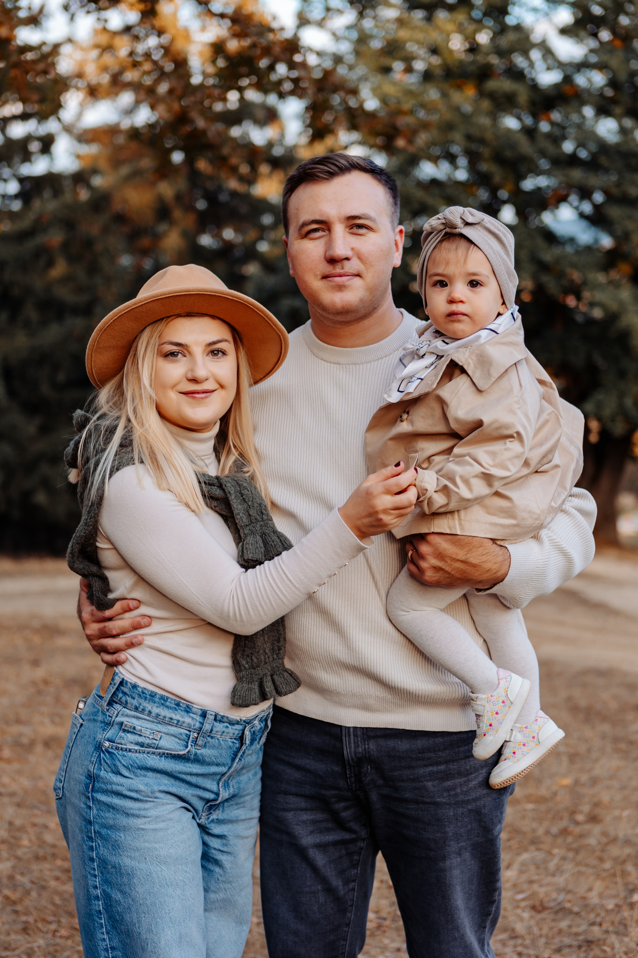 Dorina, Sergiu și Daria. Cristina Andronache fotograf Brașov fotograf de familie fotograf de nunta Brașov