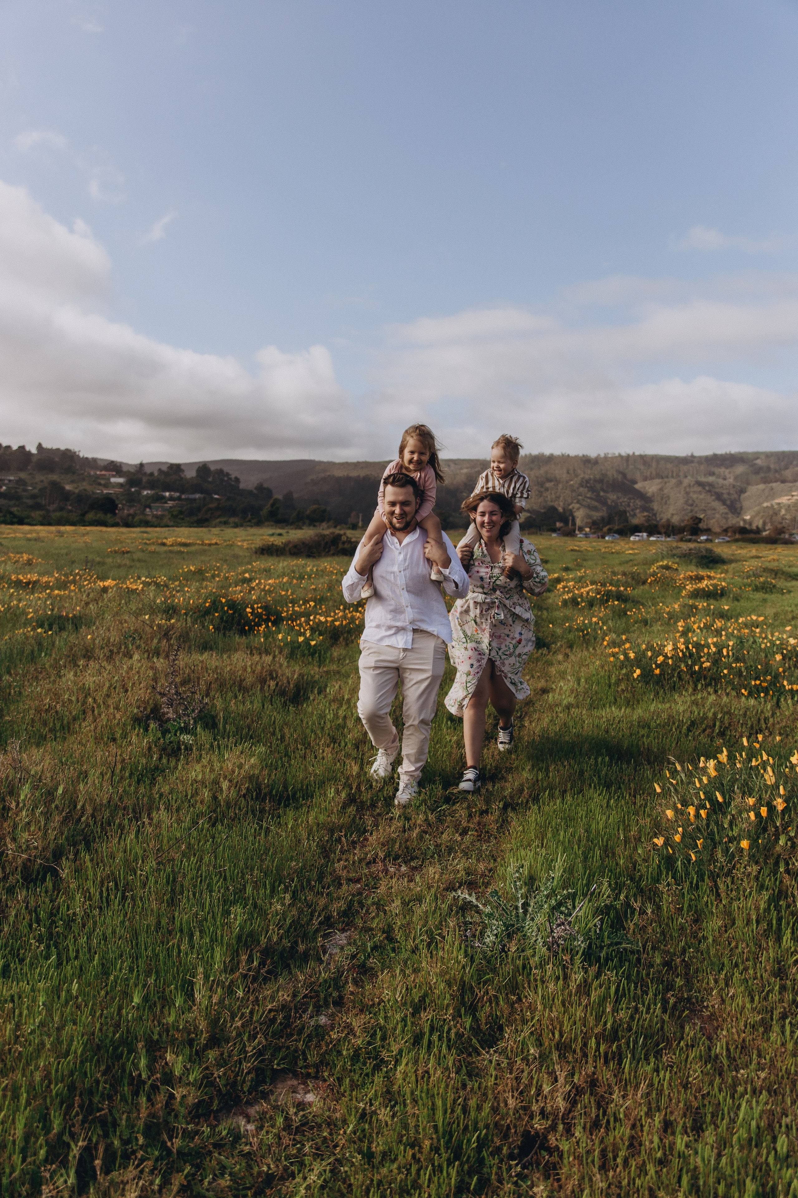Sesión de fotos familiar en el campo — costa Chilena. Photographer in Santiago, Chile Anna Almazova