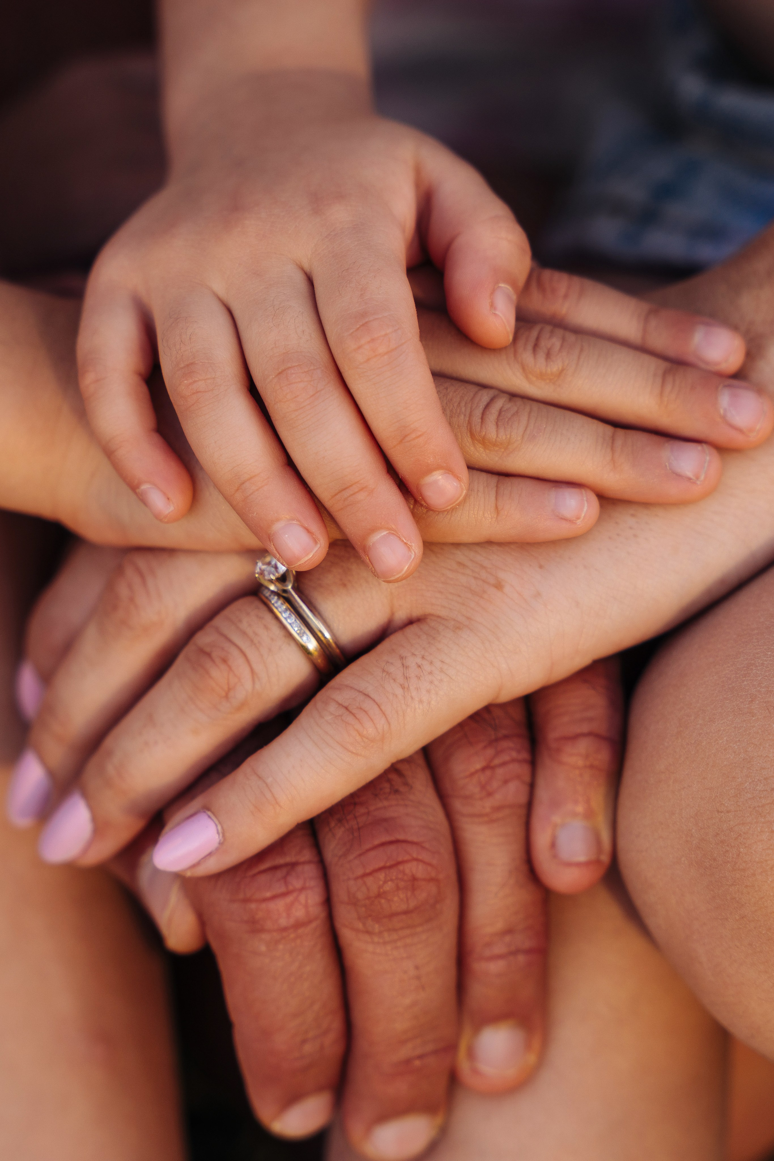 Family fun and play in the park. Angela Iakovleva — Family Photographer in Dubai