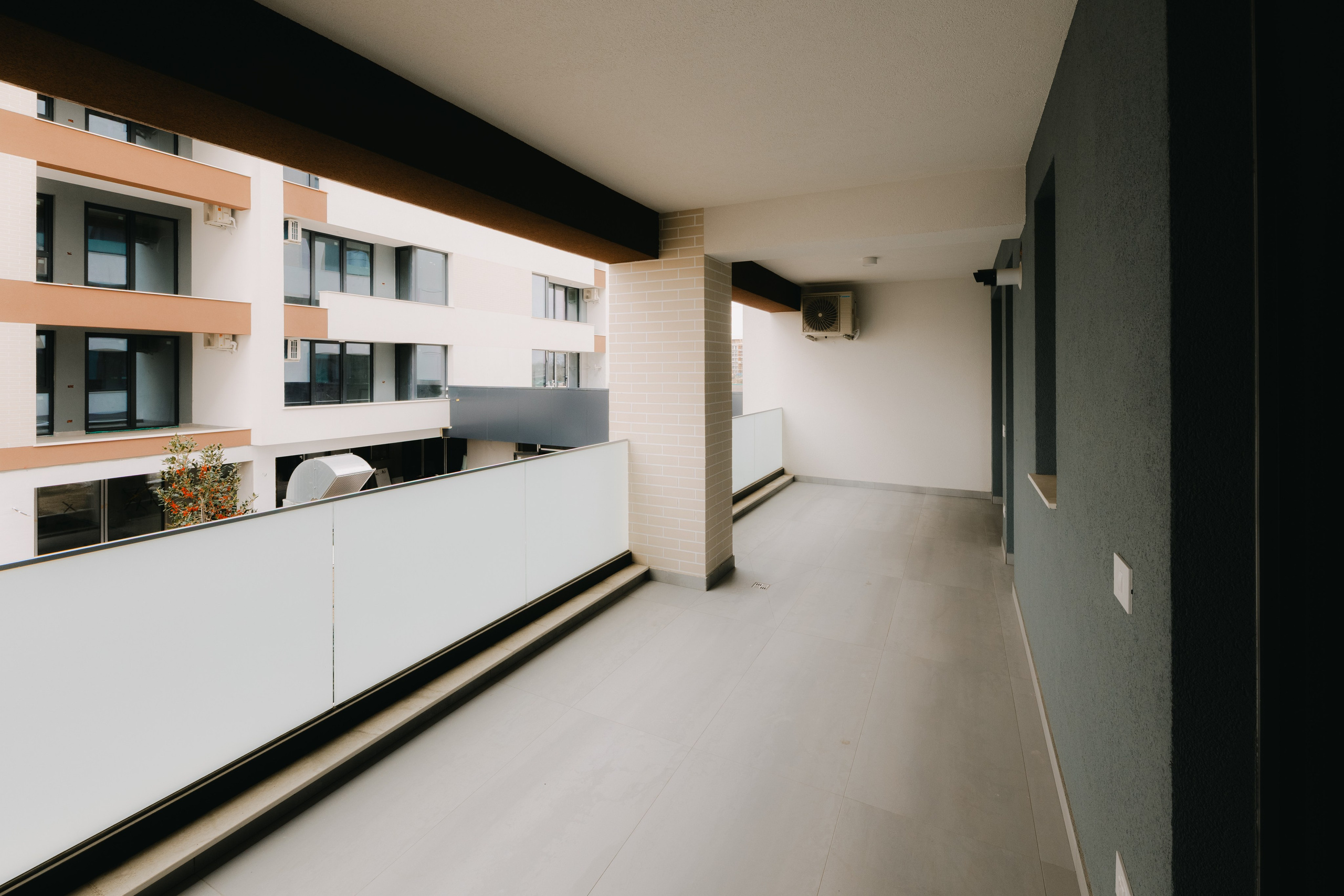 Imobiliare & Interioare - Foto