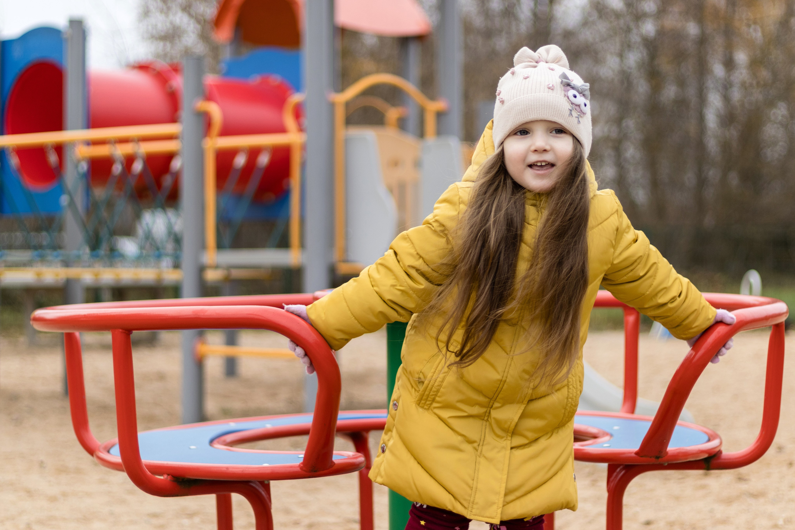 Детская фотосессия на площадке. Фотограф Даугавпилс