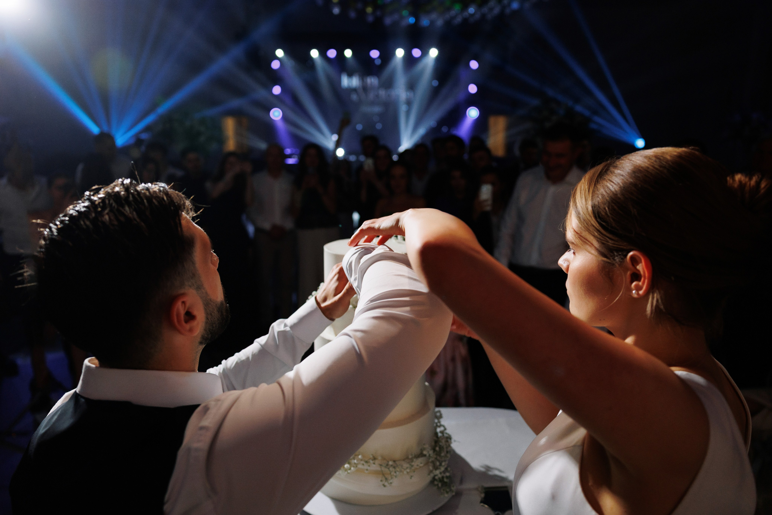 Fotograf profesionist de nuntă, poveste vizuală naturală, momente reale, film photography și digital, Moldova și Europa.