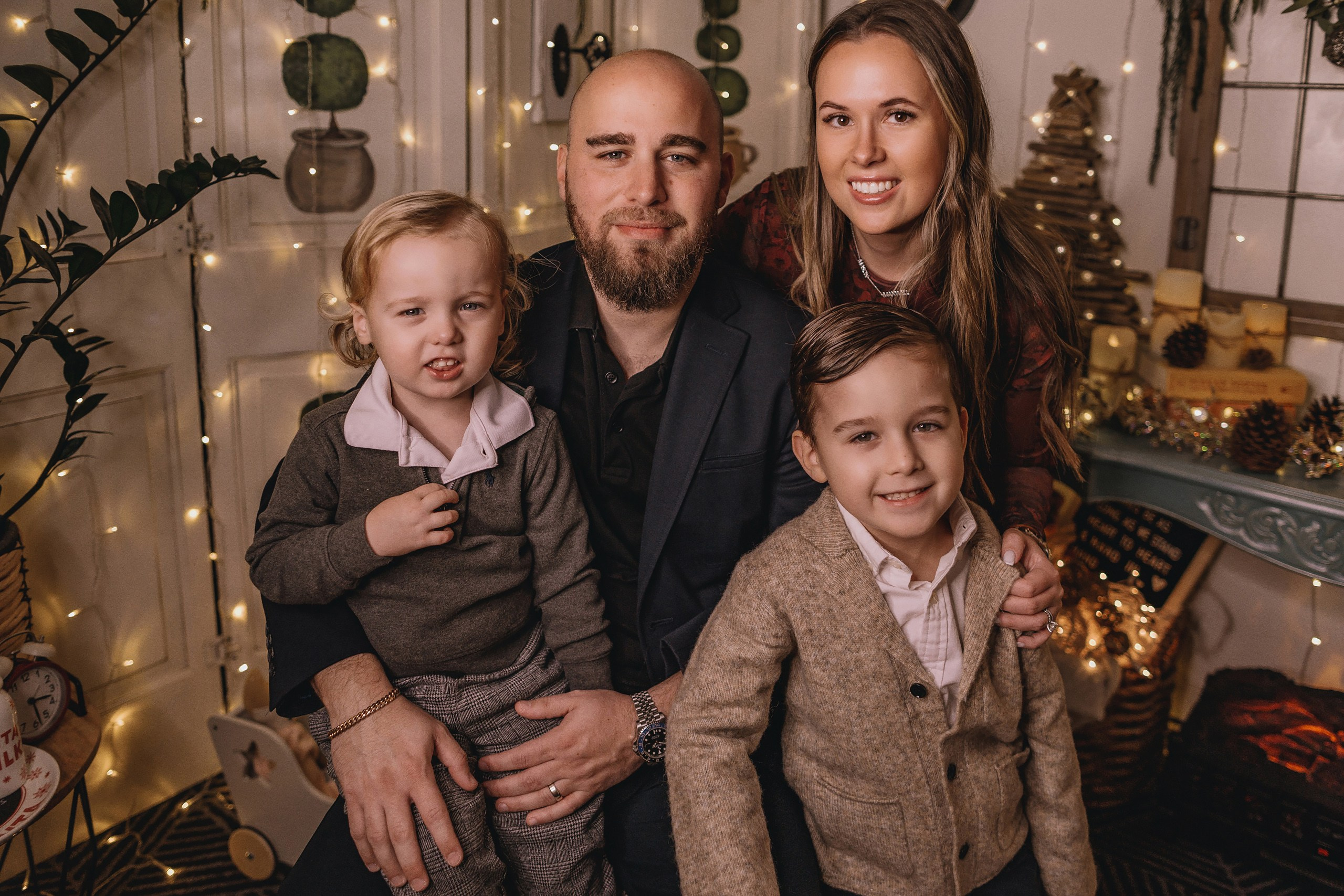 11.16.2025 Christmas Photoshoot. Wedding family event photographer in Chicago Nick Yushevich