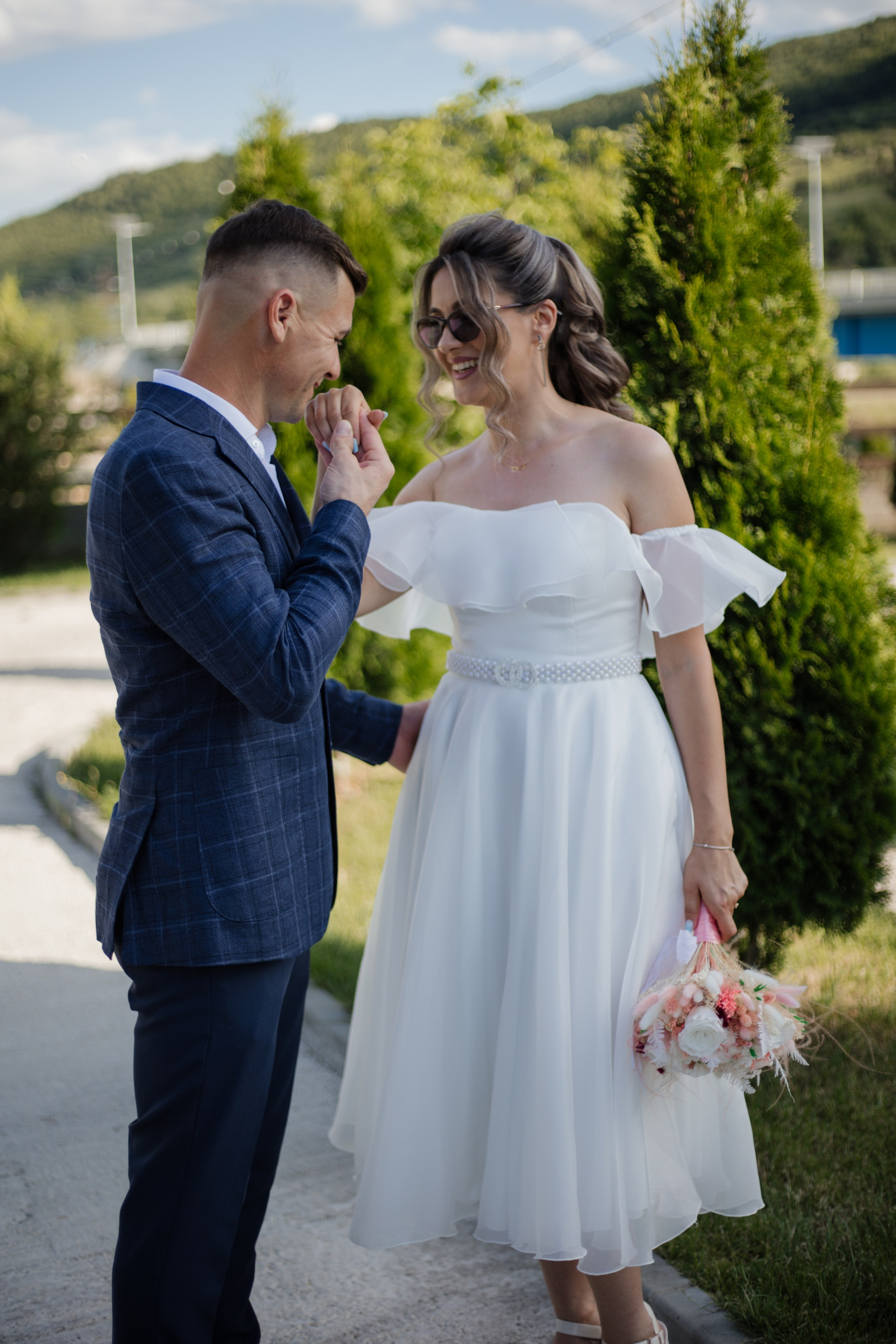 Oana & Vasile. Fotograf si videograf — evenimente si studio