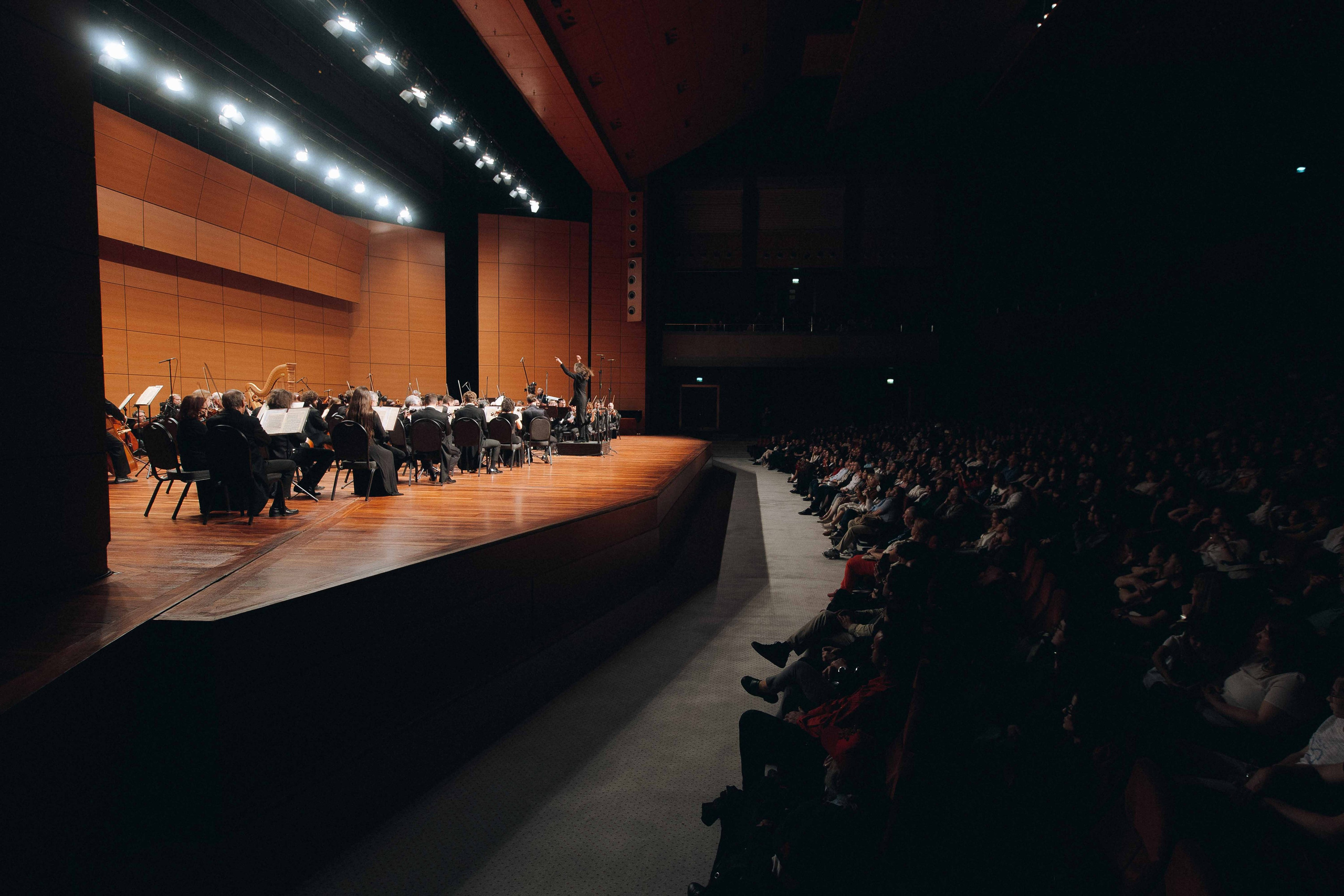 The Tchaikovsky Academic Grand Symphony Orchestra in Istanbul. Wedding&Event photographer Ismail Rzayev in Baku