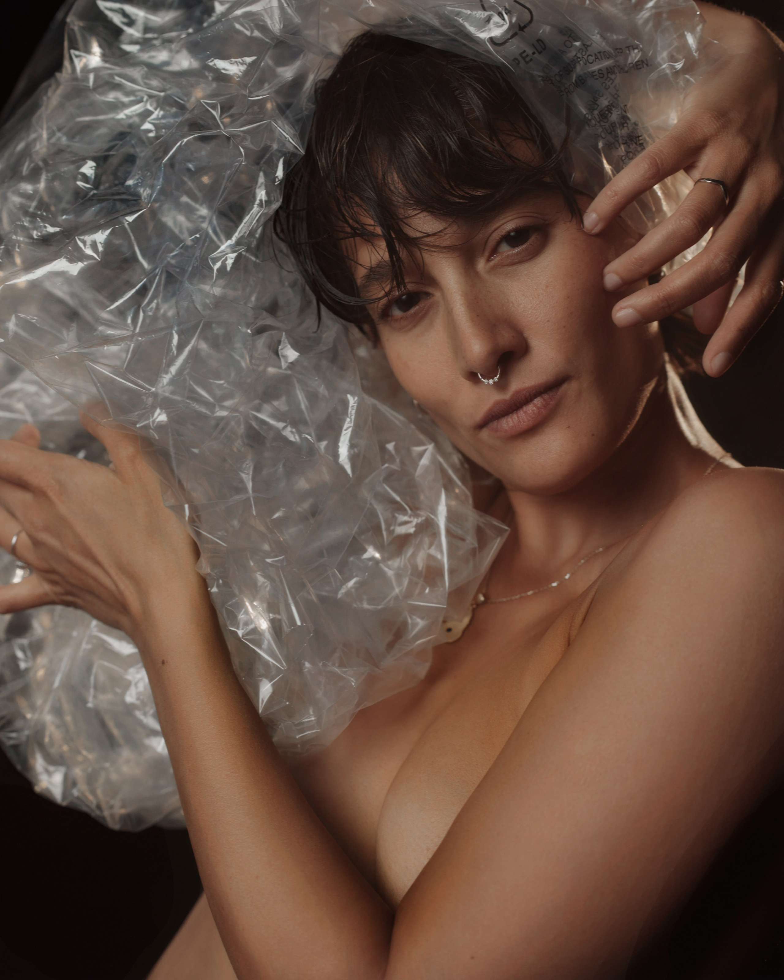 Tänzerin in Salzburg  - Kreatives Frauenportrait mit transparenter Folie – modern & inszeniert