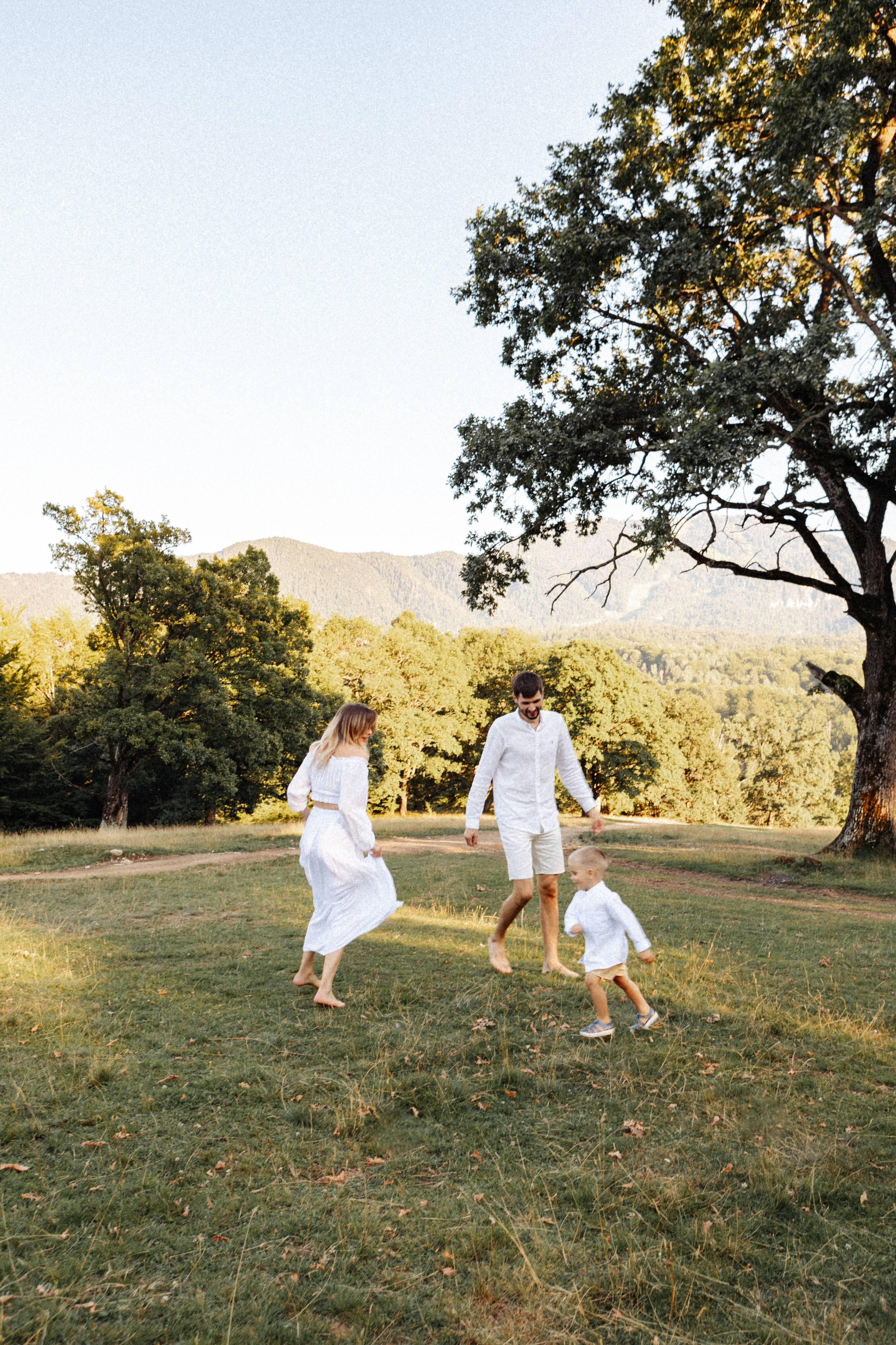 Ana, Vasile și Leo. Cristina Andronache fotograf Brașov fotograf de familie fotograf de nunta Brașov