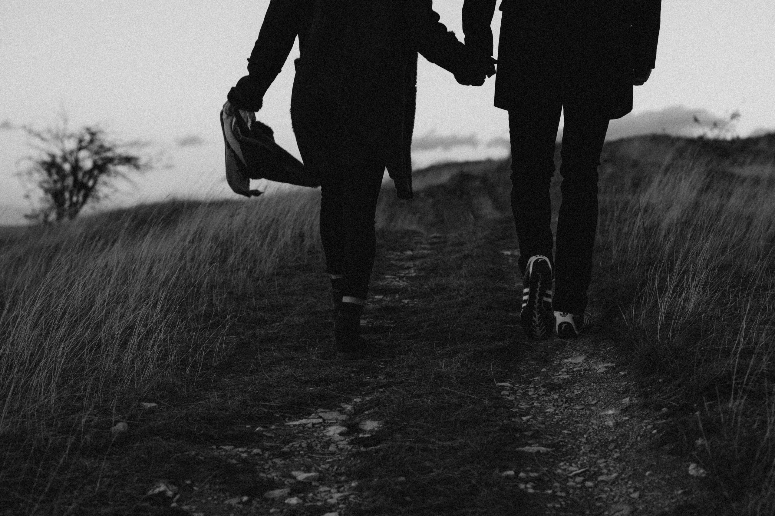 Wenn der Wind flüstert | Paarshooting am Gelben Berg. Photographer in Nuremberg Irina Mehnert from Ansbach