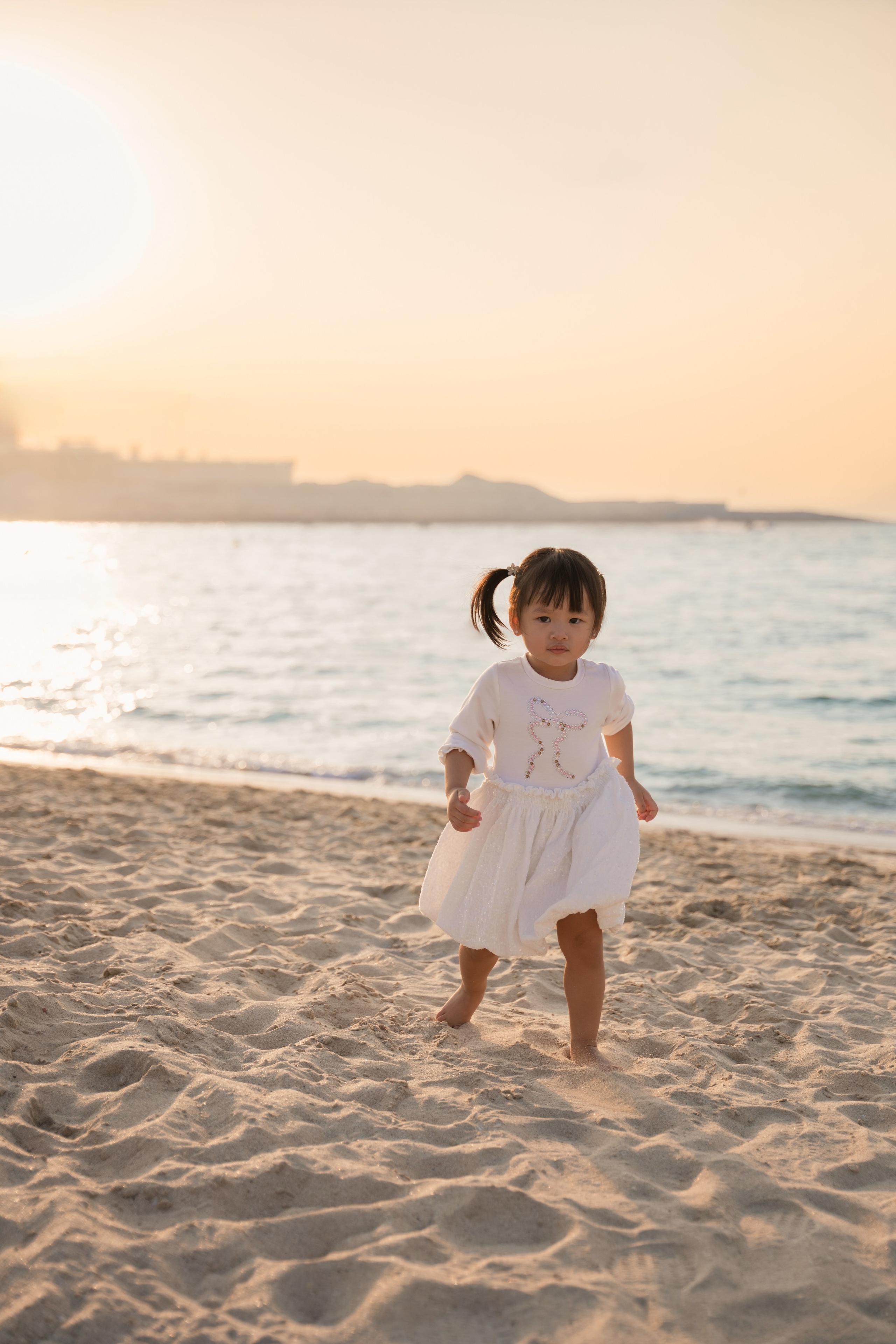 Sea breeze and giggles. Angela Iakovleva — Family Photographer in Dubai