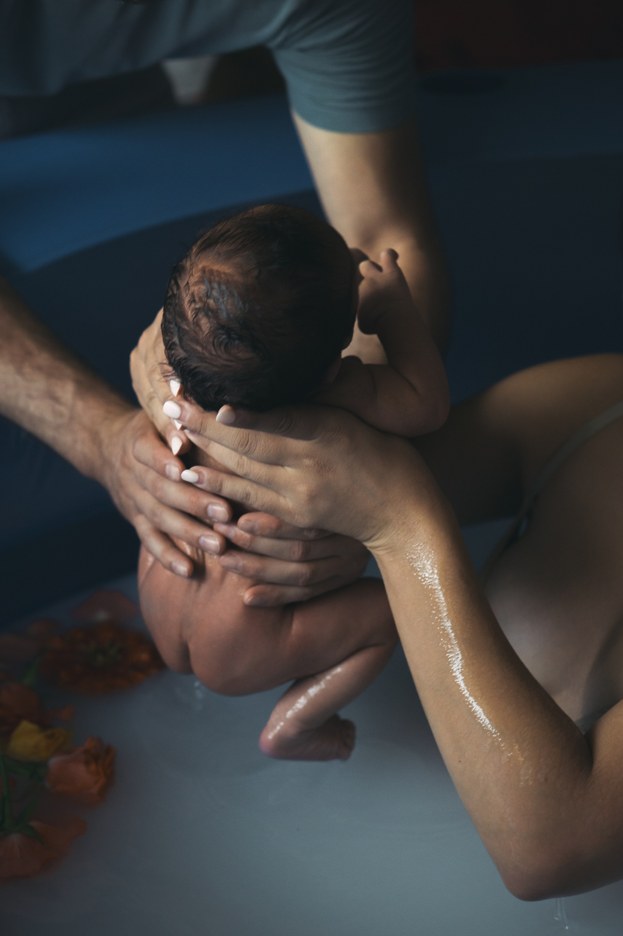 Monika, Pool newborn shooting. Family photographer Aargau Zurich