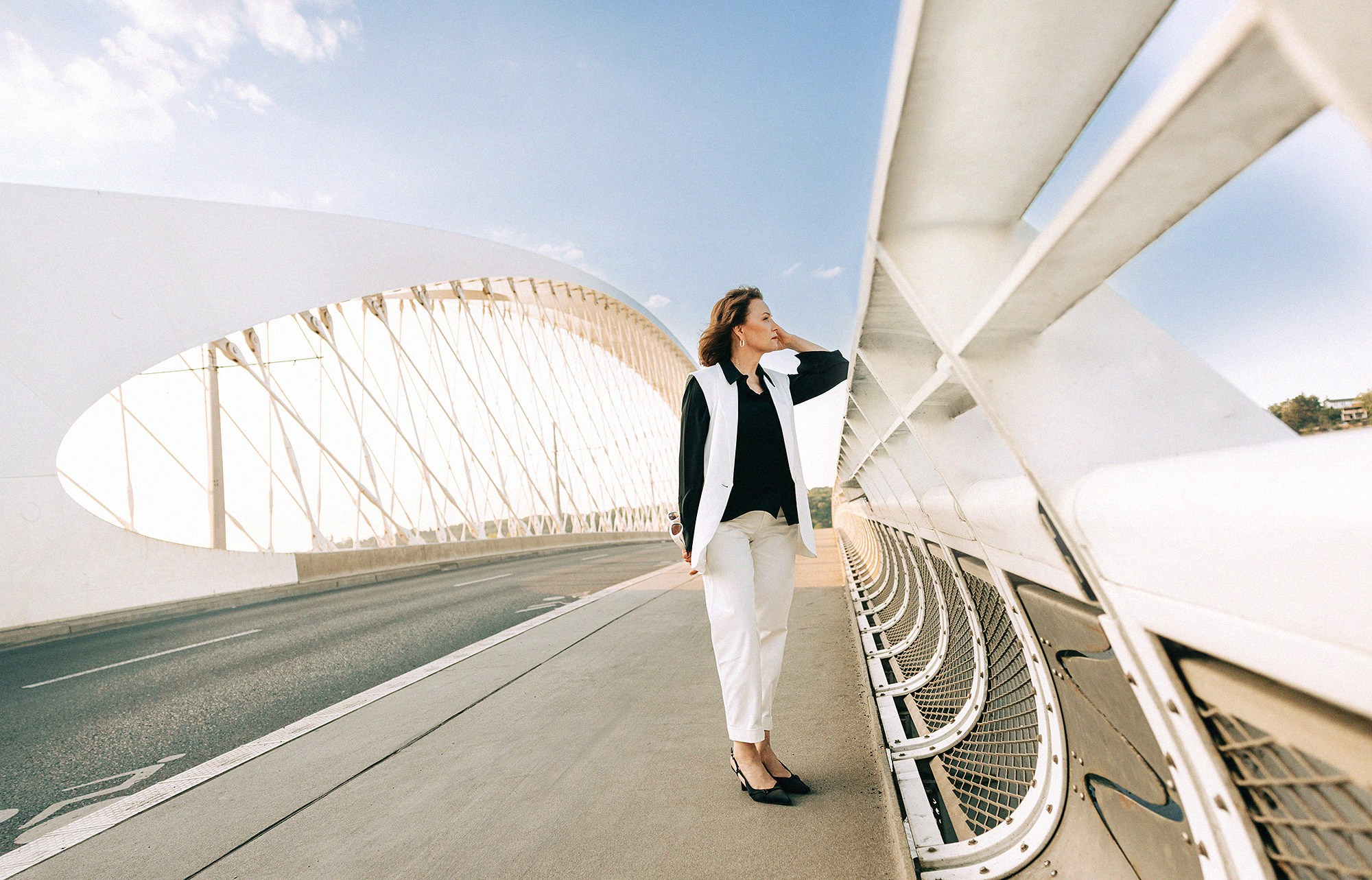 Elena in Troja bridge. Rodinný a svatební fotograf v Praze