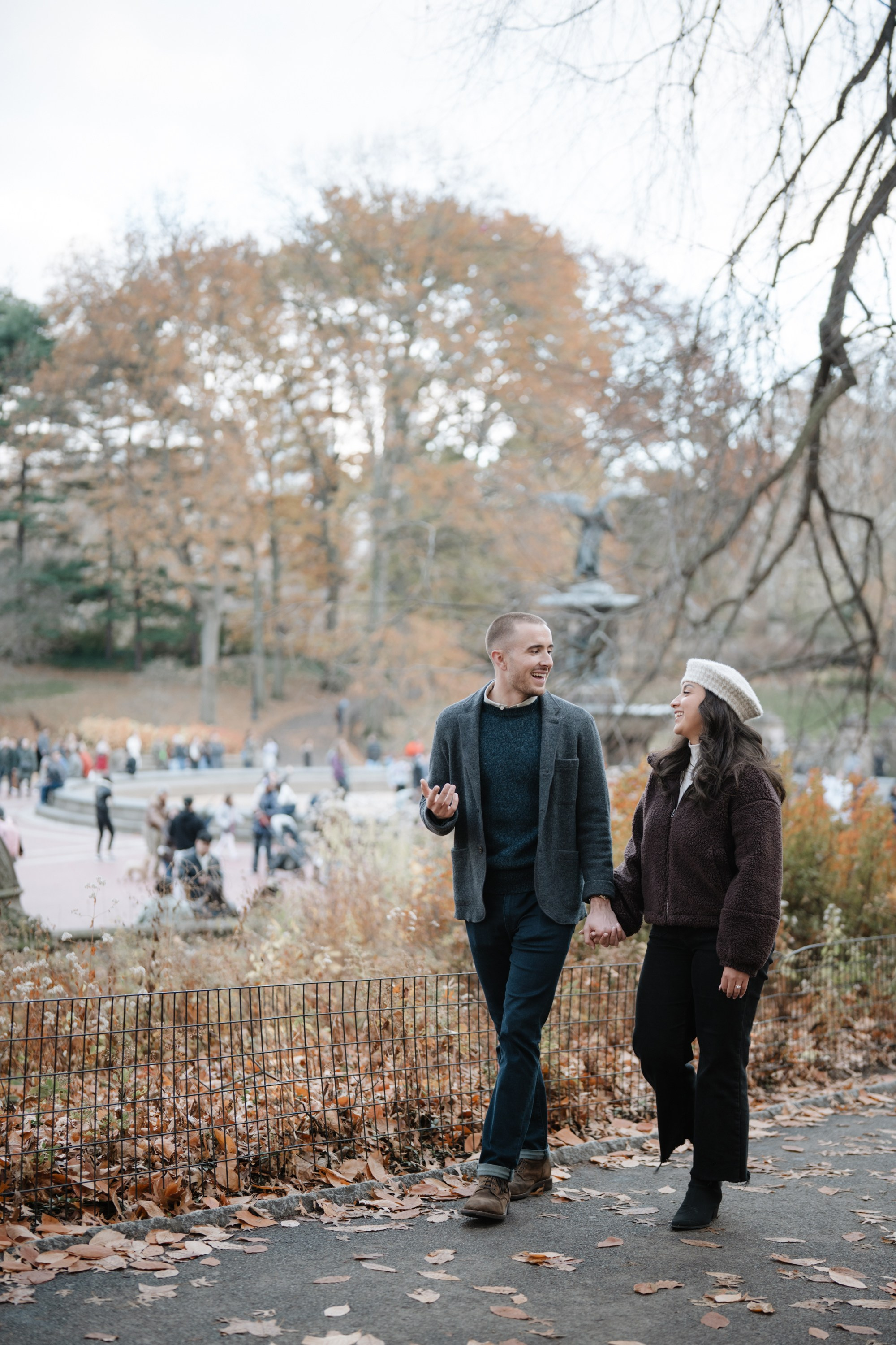 Proposal in Central Park. Portrait and wedding photographer in New York