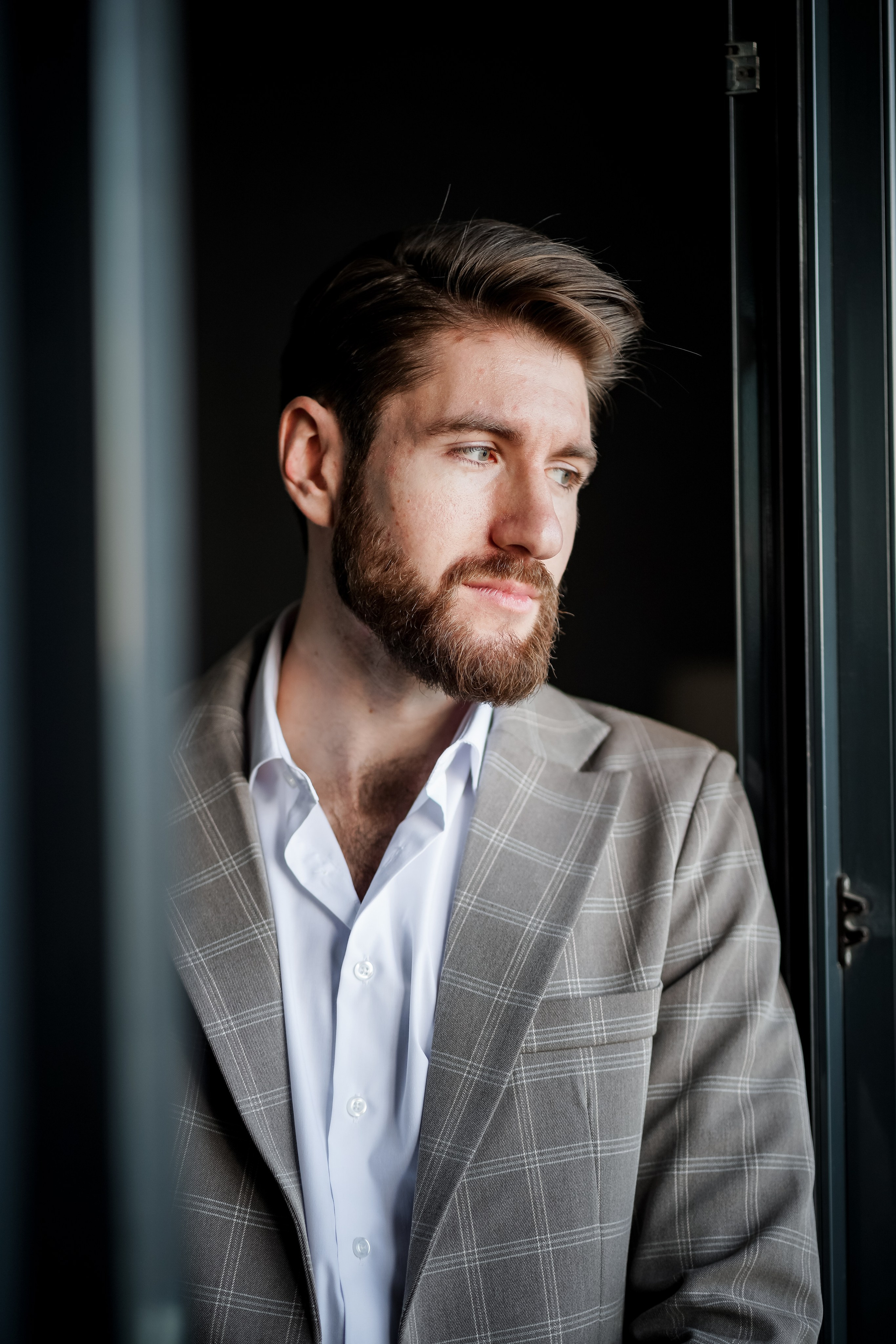 Der Bräutigam. Hochzeits- und Reportagefotograf für München, Regensburg, Deutschland RED LINE Media