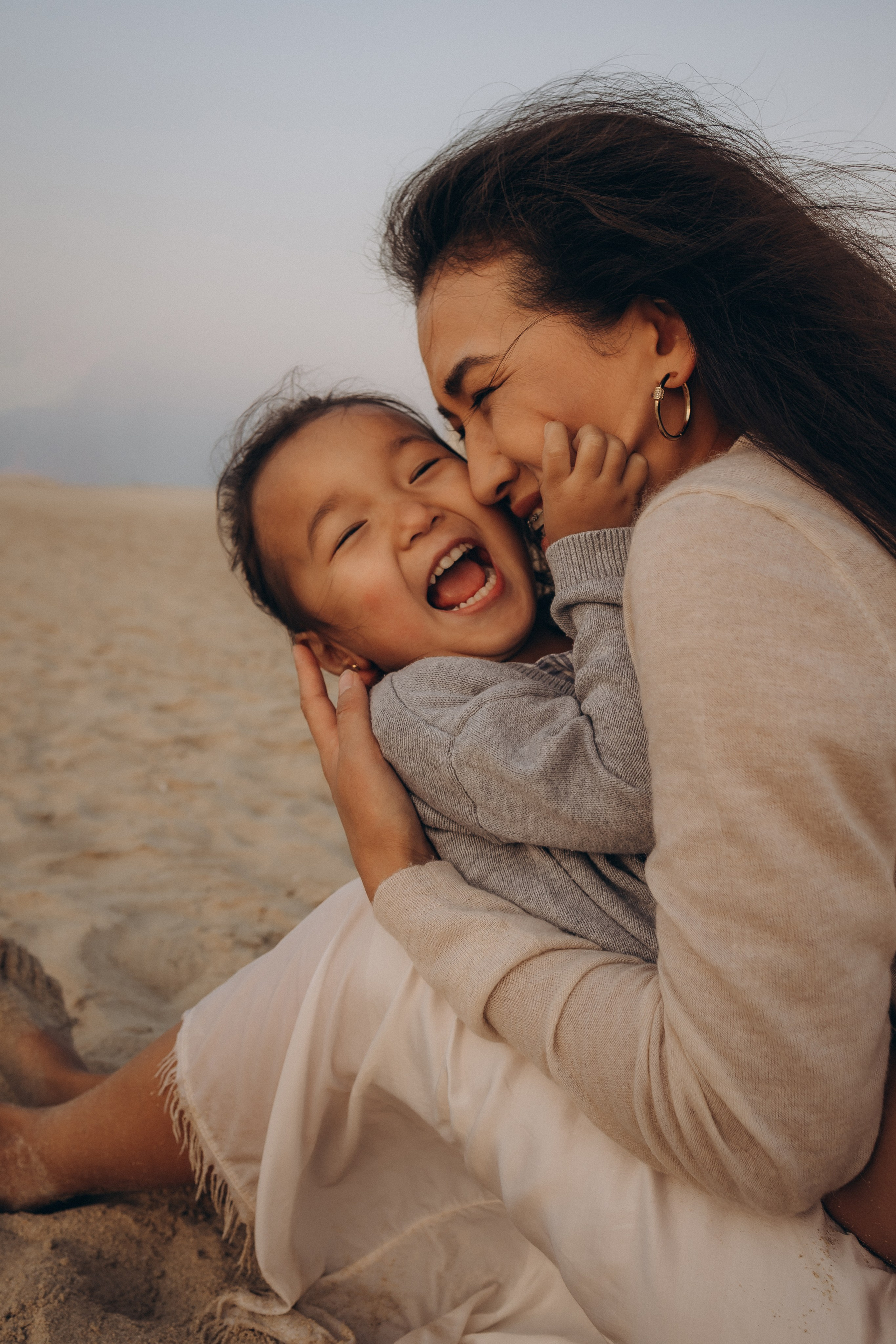 Mother’s love. Фотограф родов, семей и новорожденных малышей в Дубае