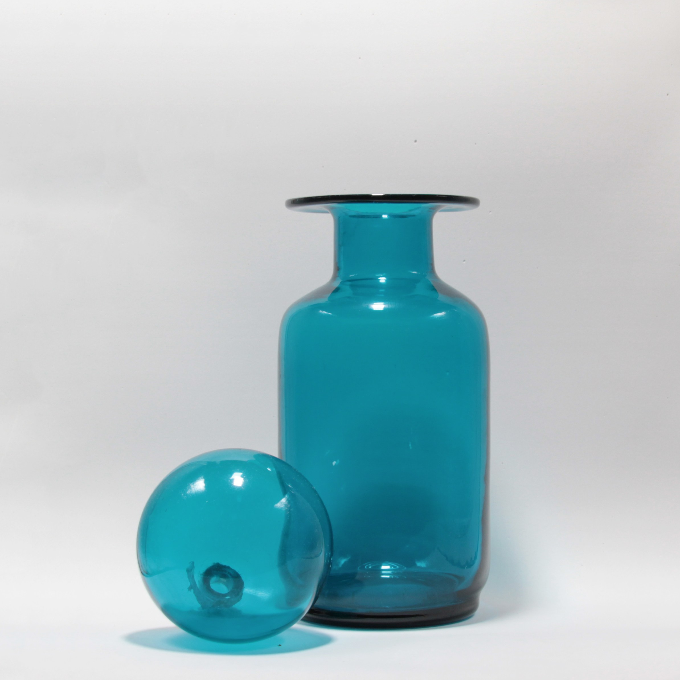 Water Jug. Современнные и актикварные украшения в Барселоне, Москве и Санкт-Петербурге