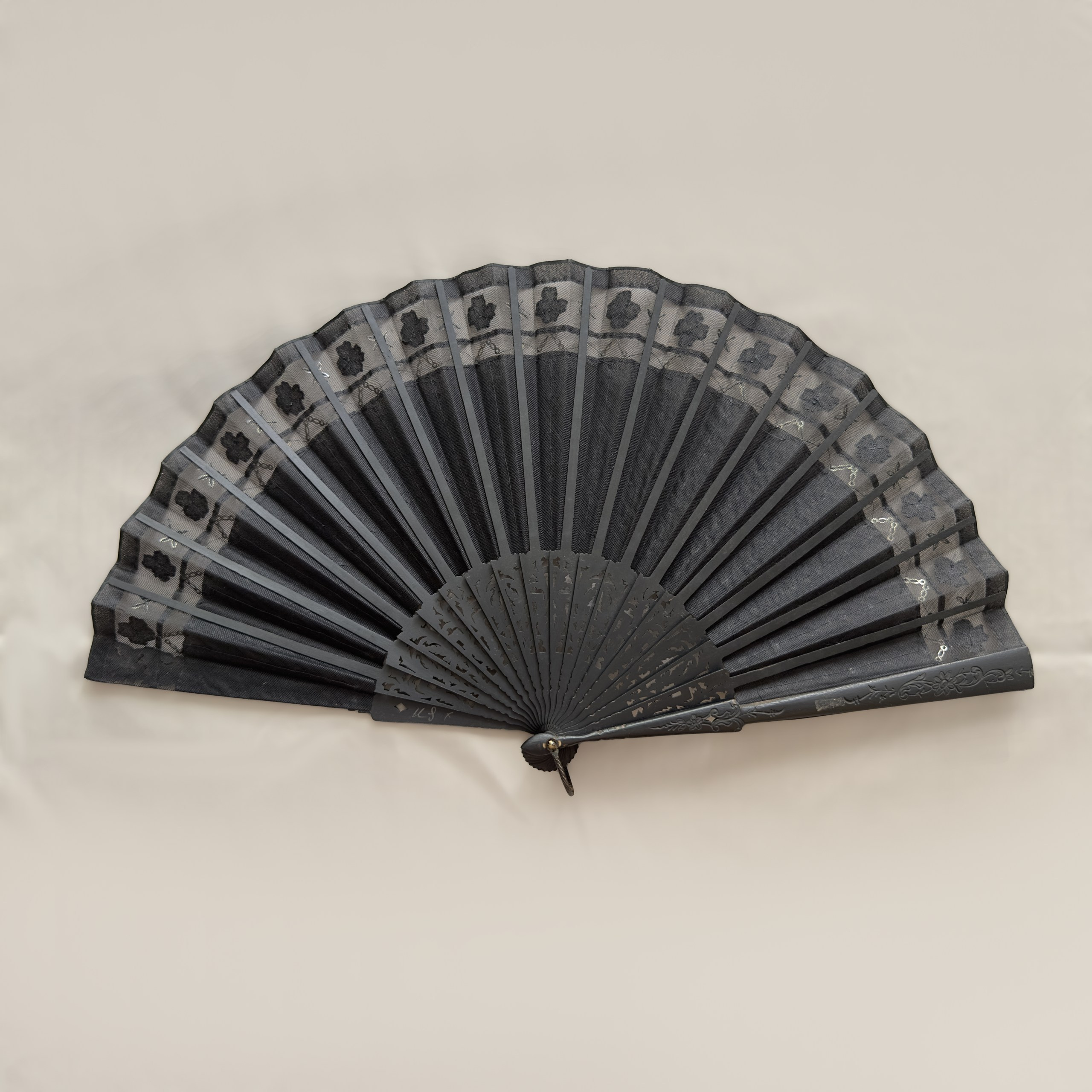 Blackfan3. Современнные и актикварные украшения в Барселоне, Москве и Санкт-Петербурге