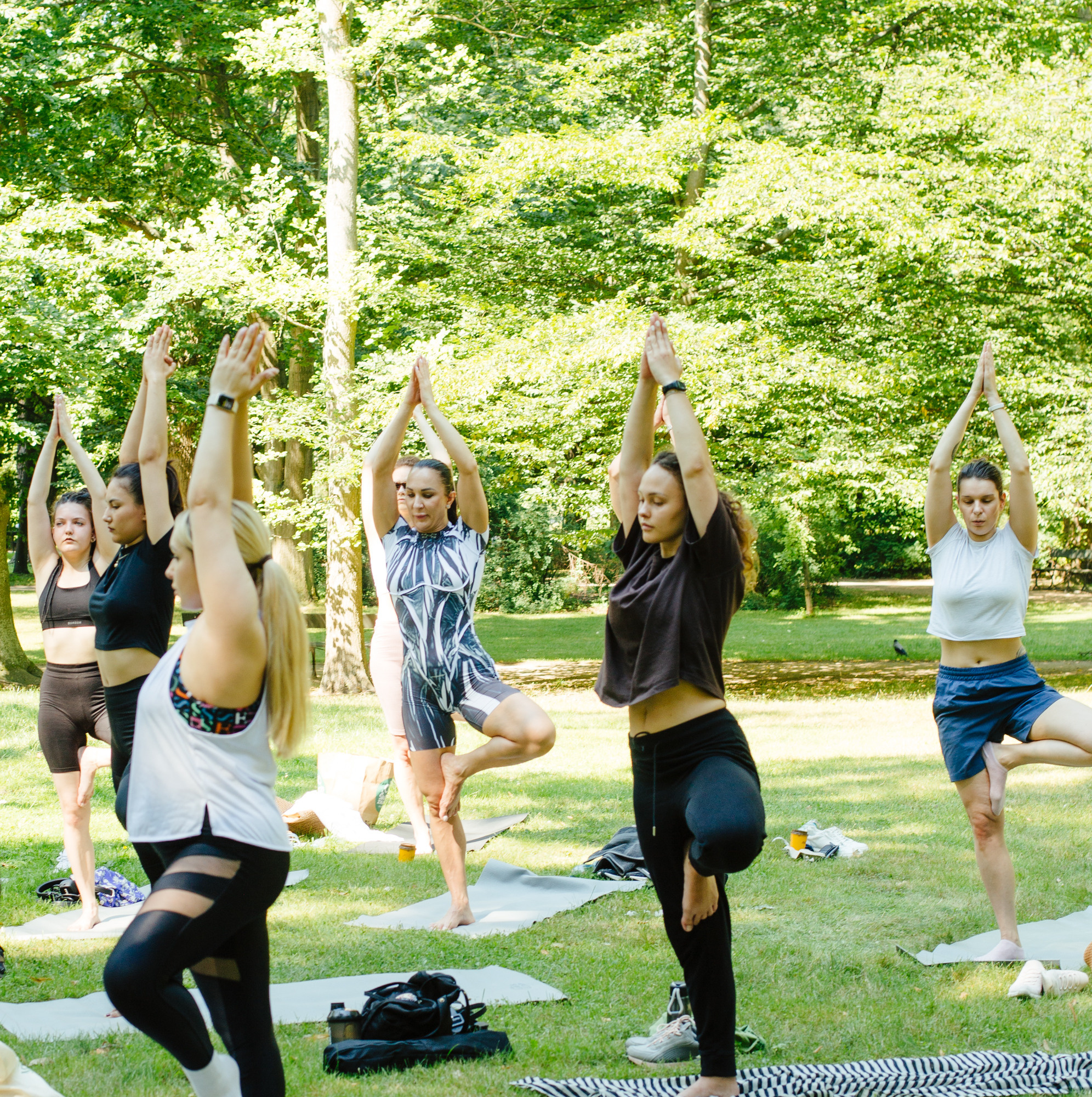 Yoga in the park. Photographer in Warsaw Alena Valnai