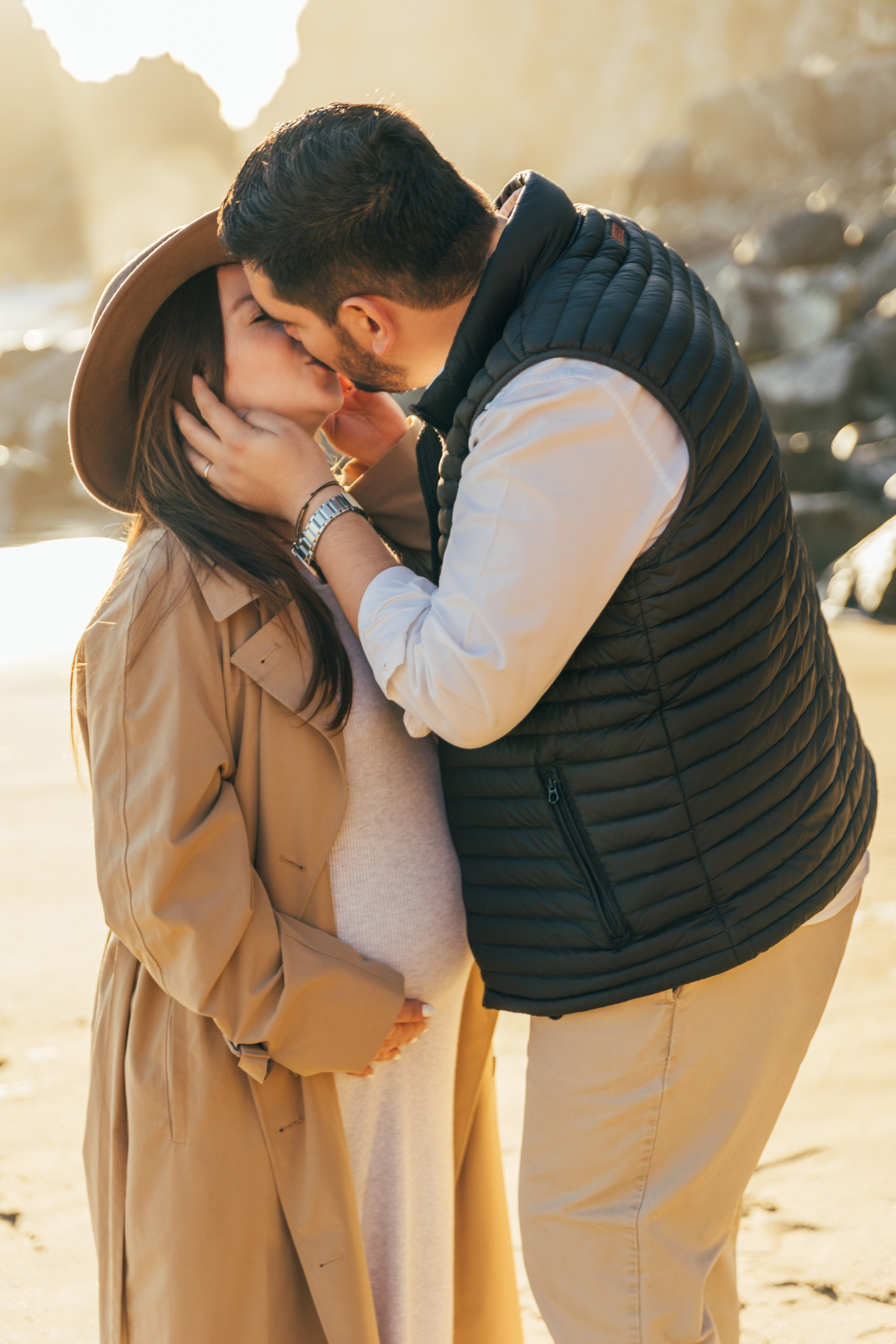 Sesión de embarazo en la playa — Luz suave y amor puro. Photographer in Santiago, Chile Anna Almazova