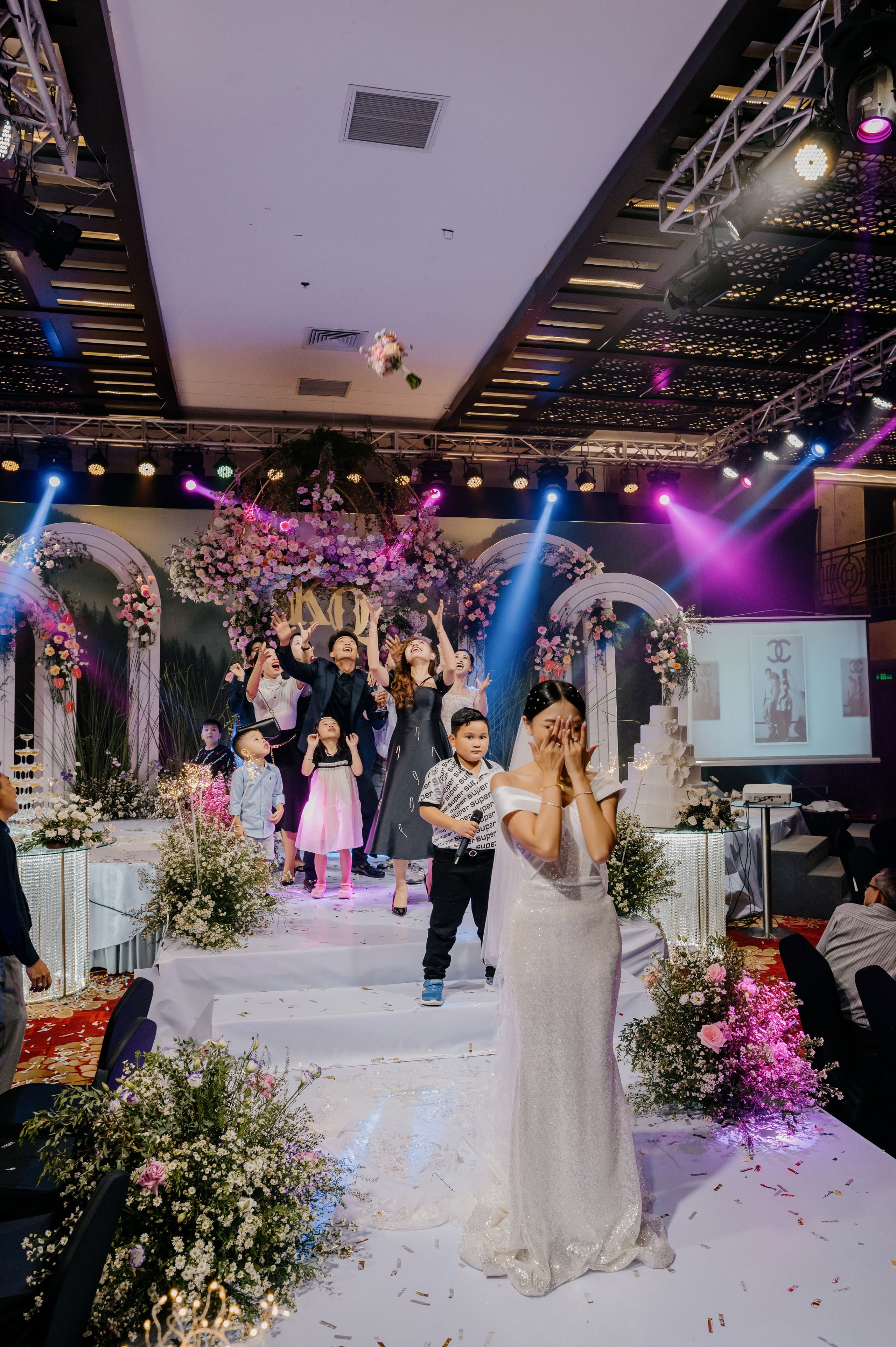 KHANG & QUYEN / Lavela Hotel. Saigon Wedding Present | Art Beyond Moments