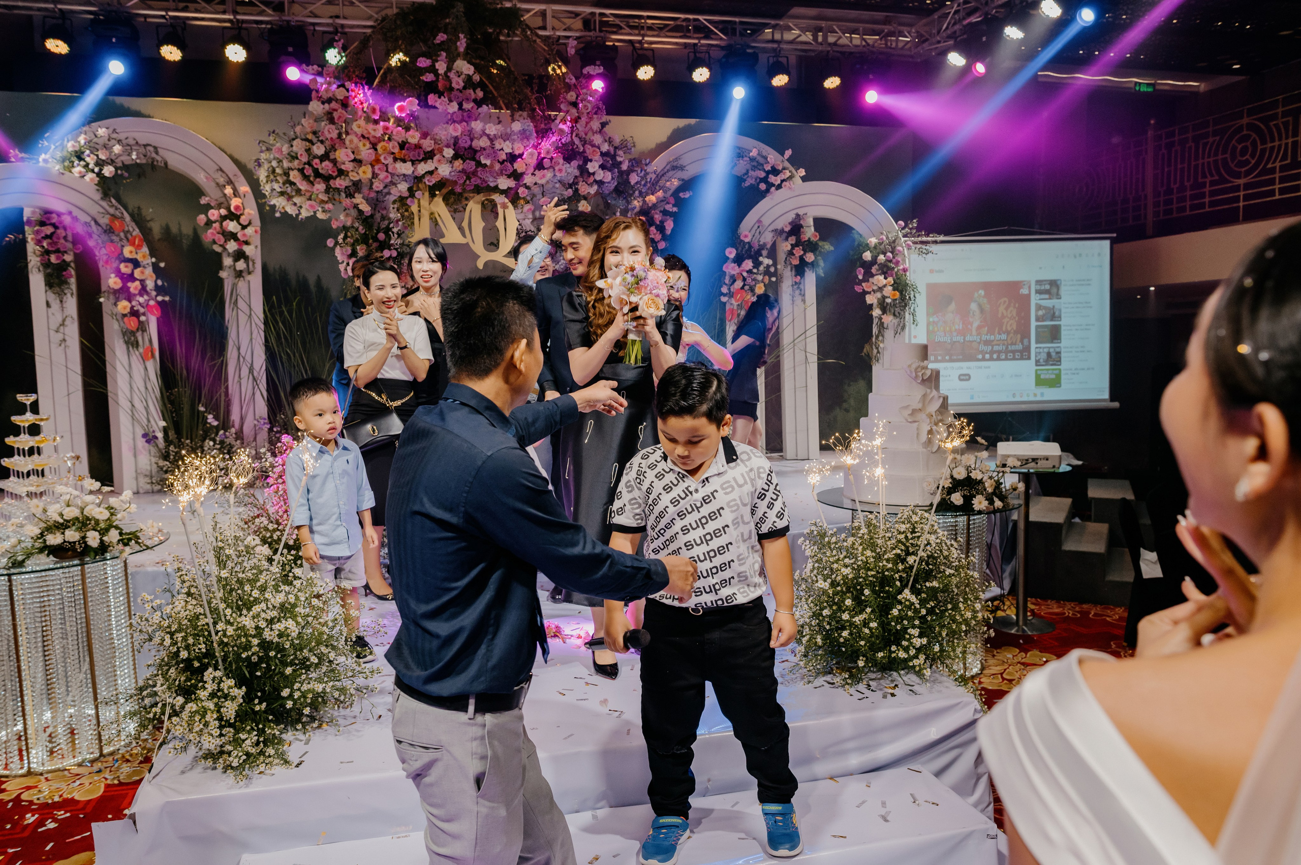 KHANG & QUYEN / Lavela Hotel. Saigon Wedding Present | Art Beyond Moments