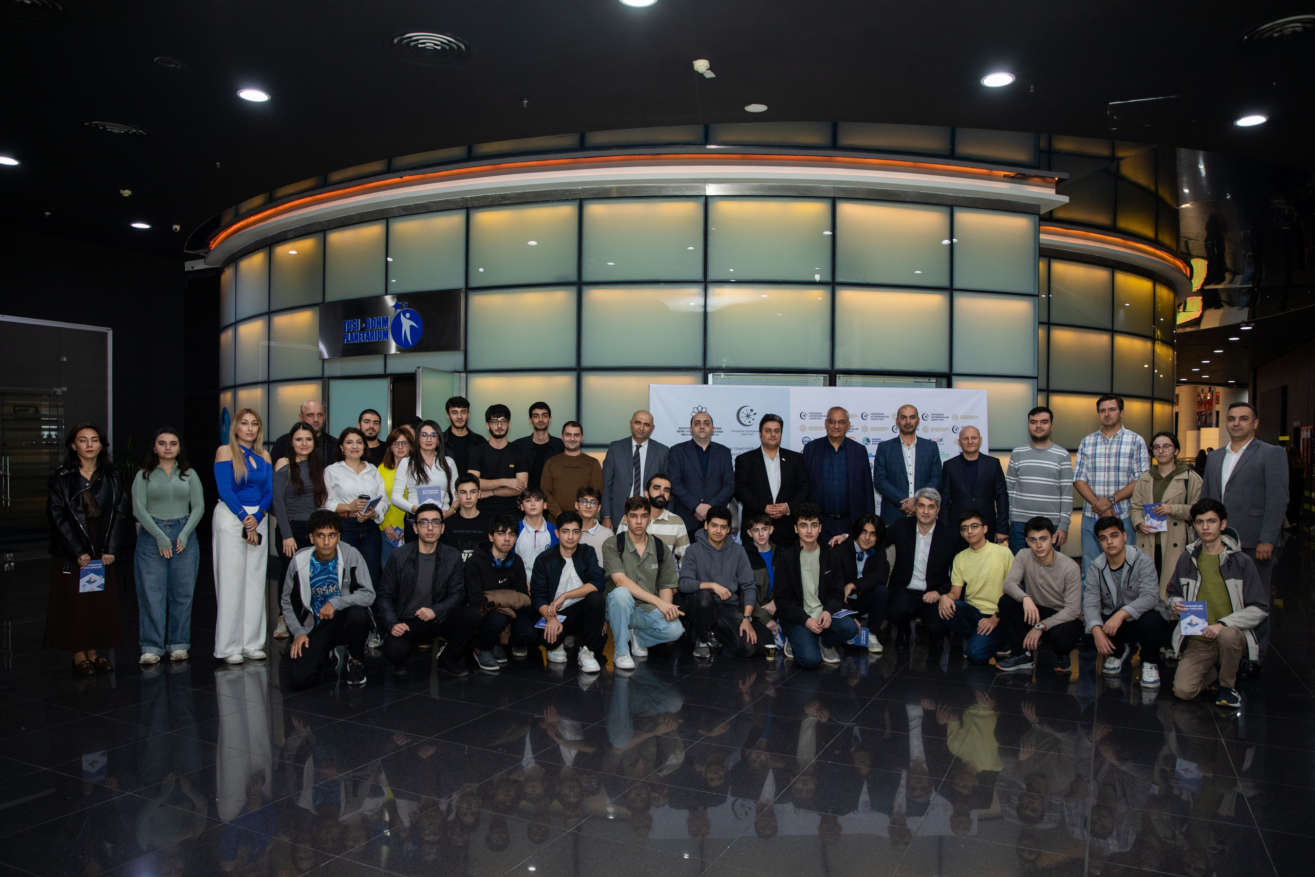 “Astronomiyada Əsas Anlayışlar” kitabının və “Fəza və Zamanın Elçiləri” filminin təqdimatı. Həvəskar Astronomlar Cəmiyyəti — Astronomy.az