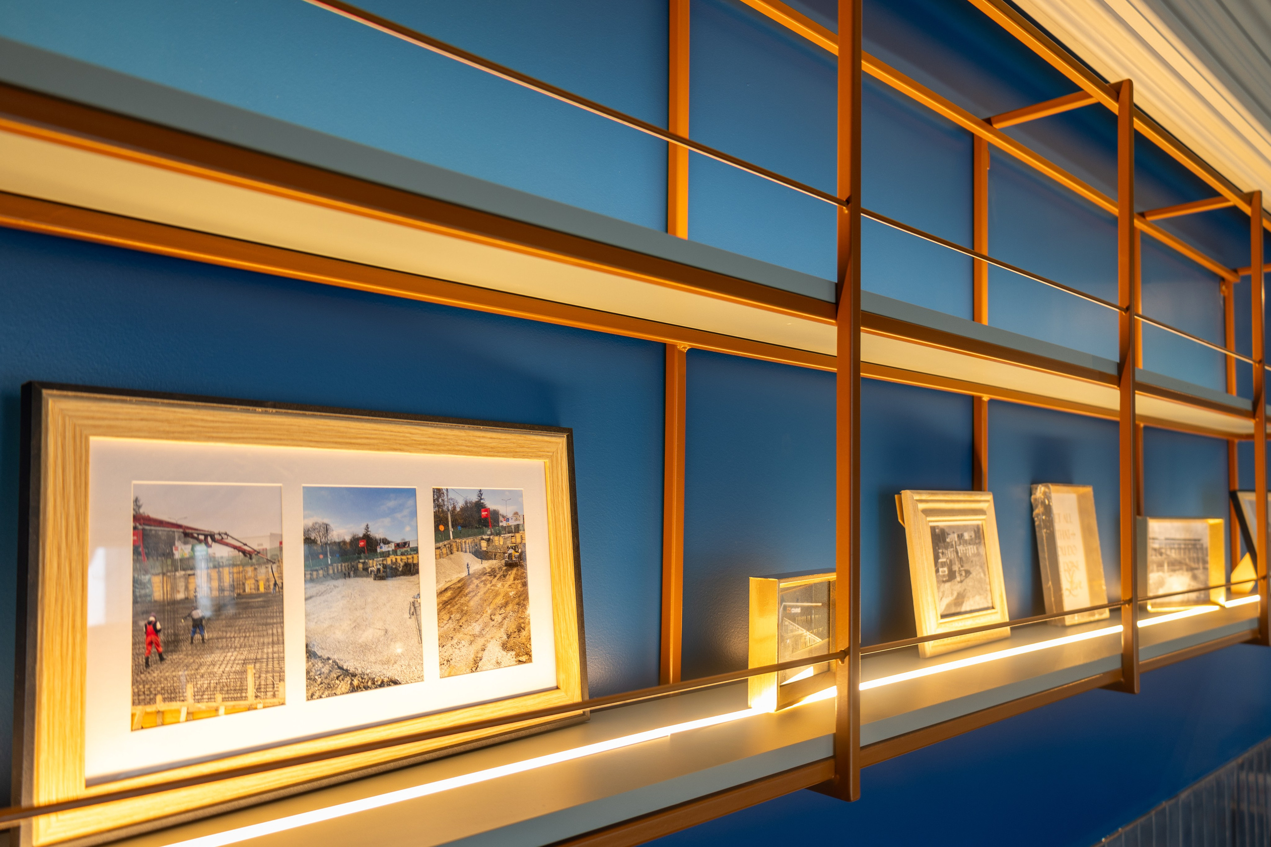 Cafenea “Monte Carlo” Buhuși. Fotograf. Lucrez cu oameni, produse și spații. Portret și fotografie creativă. Bacău, România. Lidia Savinoiu