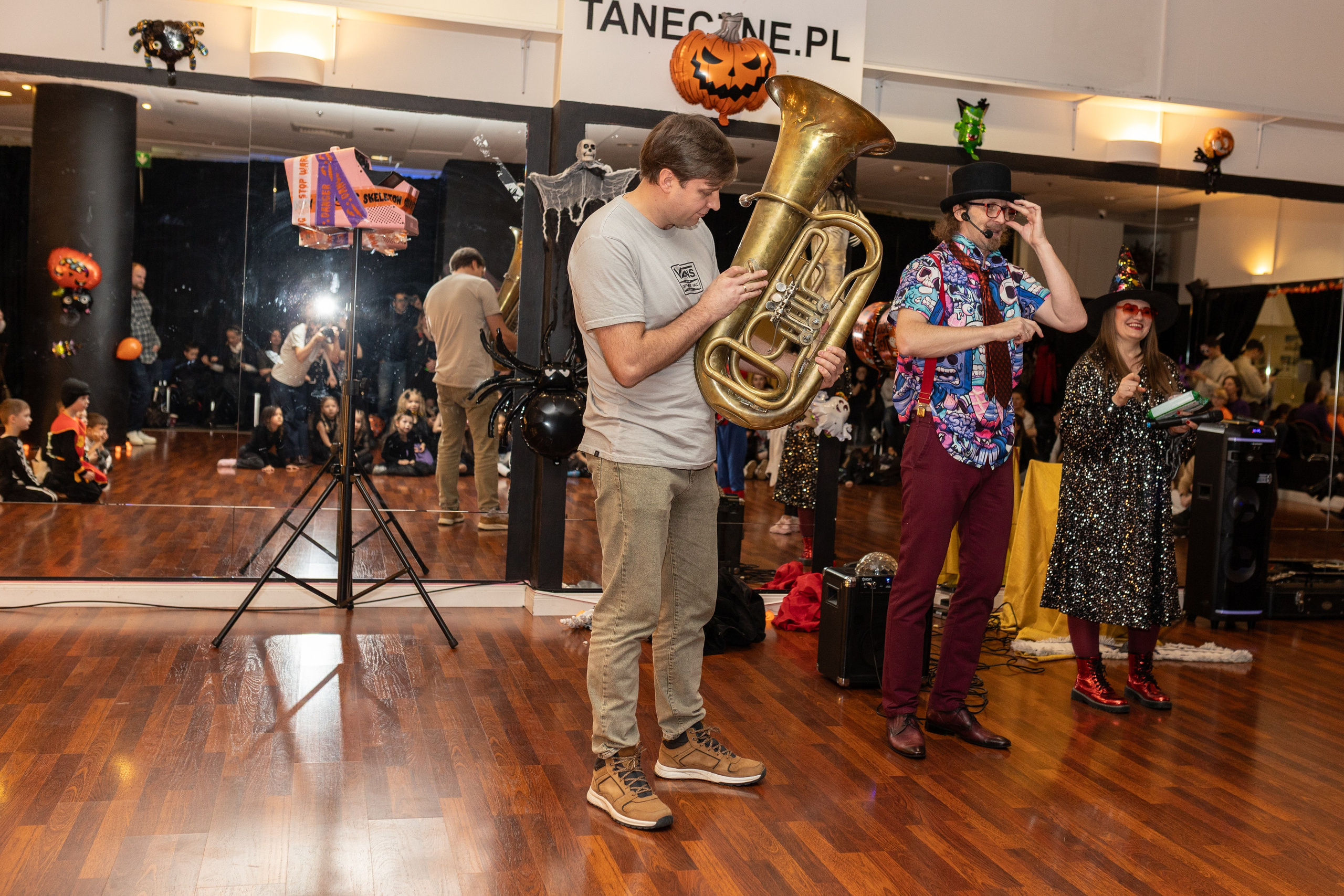 Leo dance studio Helloween 2025. Семейный и детский фотограф в Варшаве Мила Бобровская