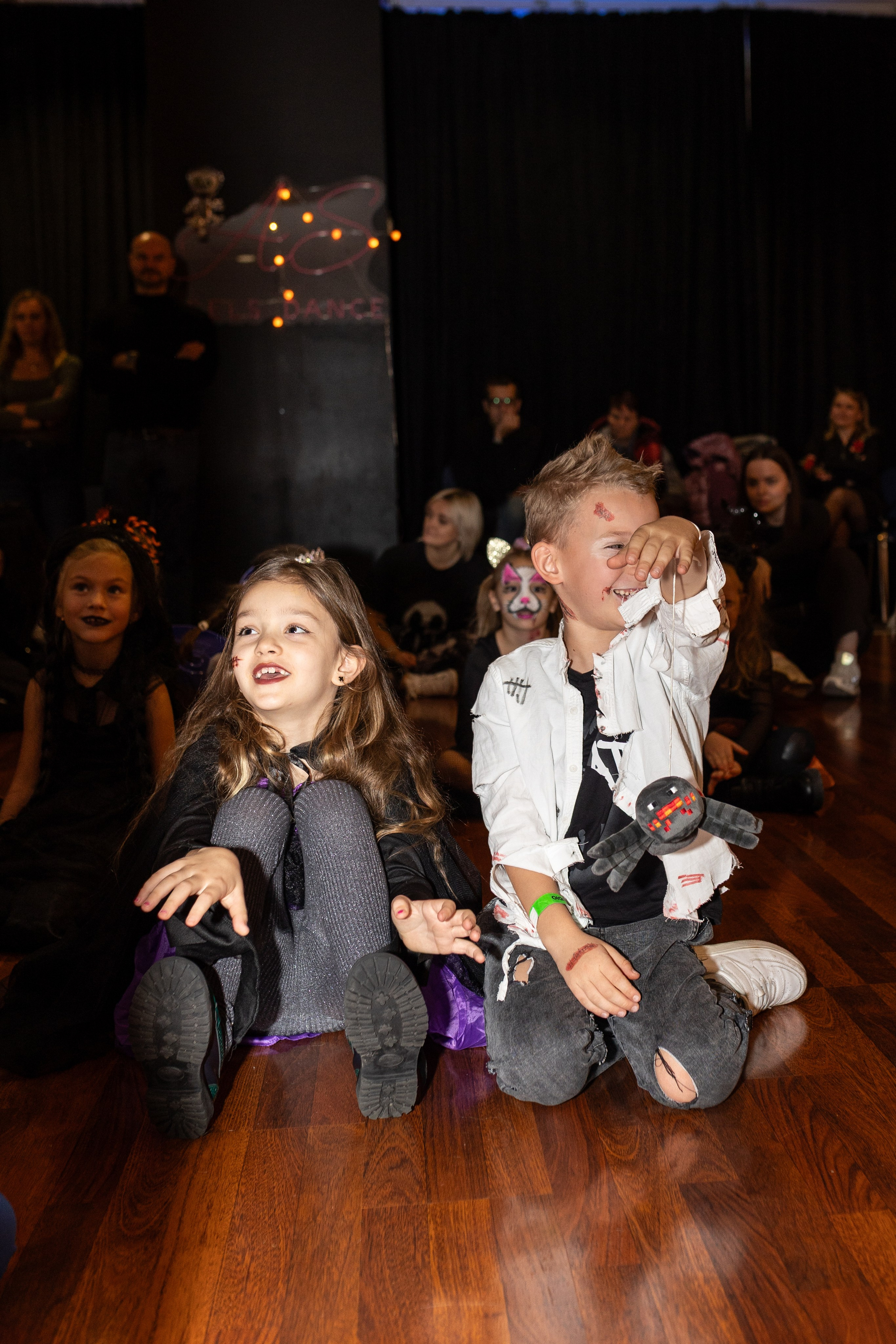 Leo dance studio Helloween 2025. Семейный и детский фотограф в Варшаве Мила Бобровская